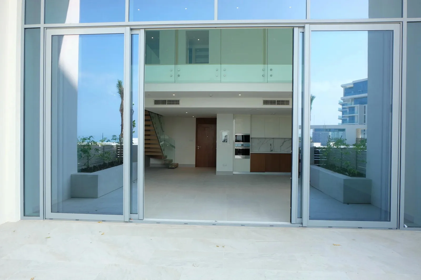 Mamsh Al Saadiyat, Plot 2