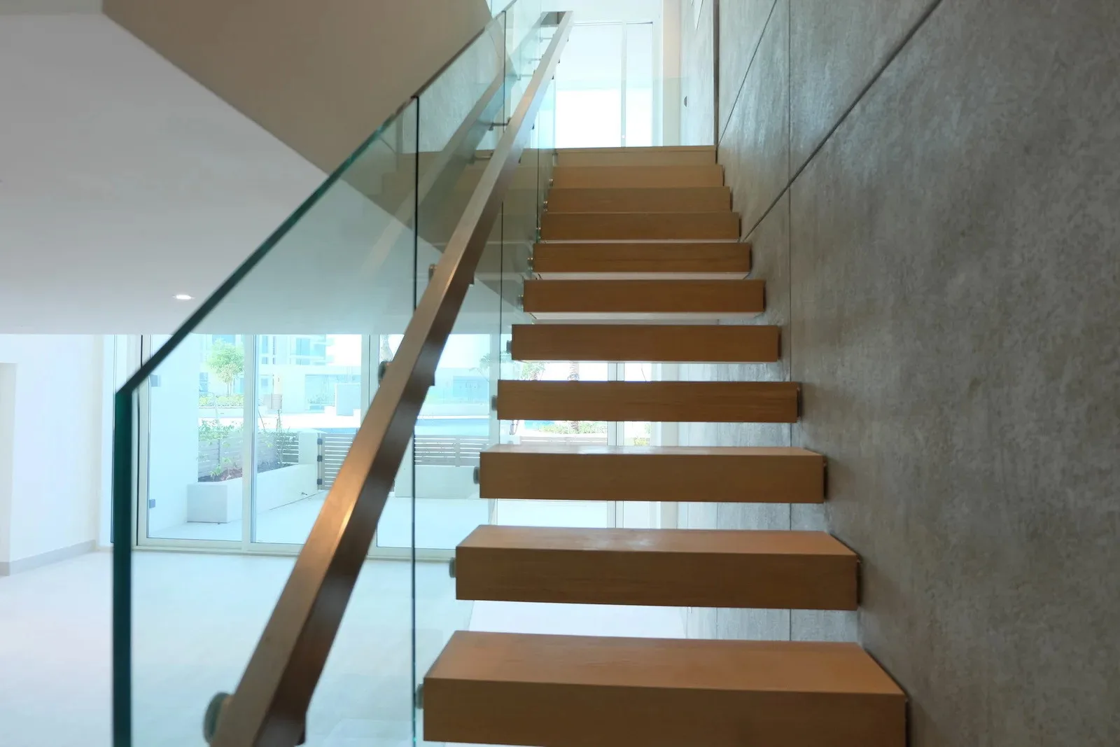 Mamsh Al Saadiyat, Plot 2