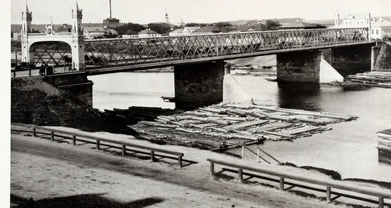 Старый Бородинский мост через Москву-реку. Снято в 1888 году, издано в 1891-м. Нынешний мост стоит на опорах, построенных в 1911–1912 годах