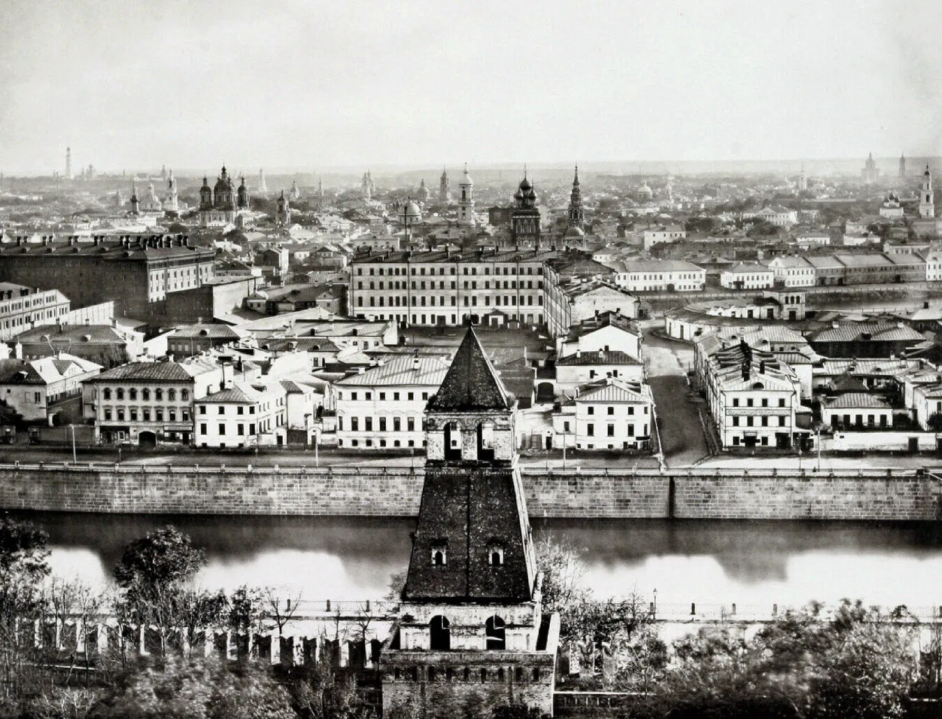 Центральное Замоскворечье с колокольни Ивана Великого, 1884 год. Третий вид с колокольни из альбома Найдёнова