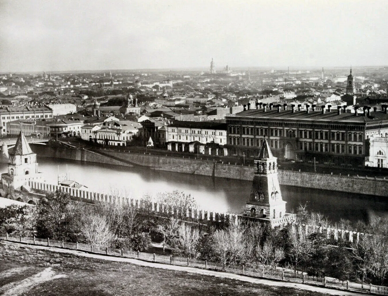 Восточное Замоскворечье с колокольни Ивана Великого, 1884 год. Второй вид с колокольни из альбома Найдёнова