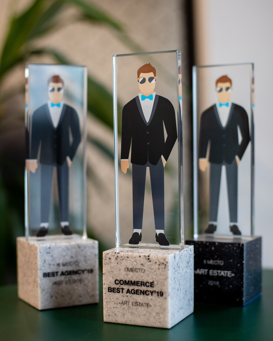 Статуэтки LEGENDA Awards за первое и второе места