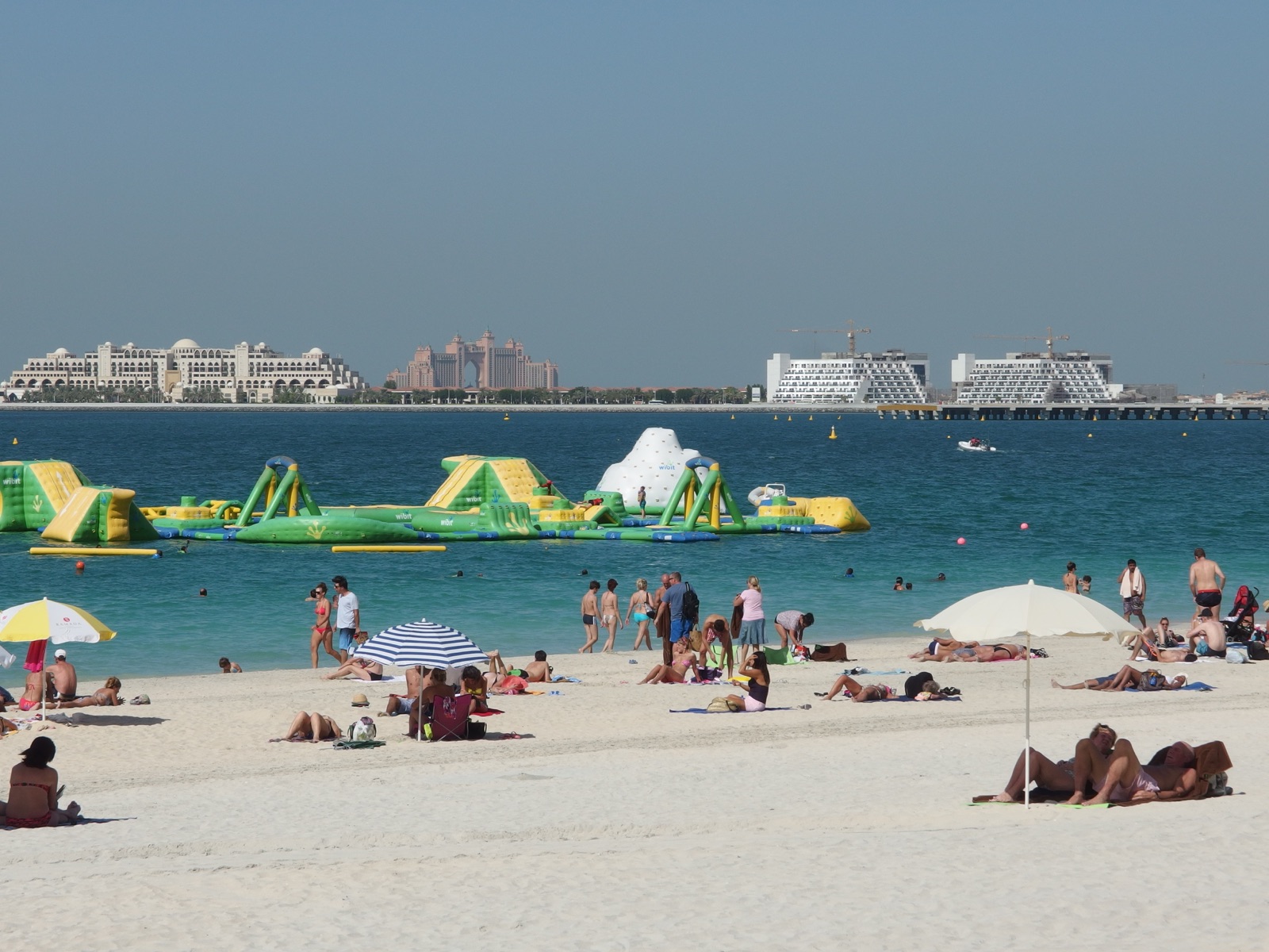 Пляж JBR, ноябрь 2014 года