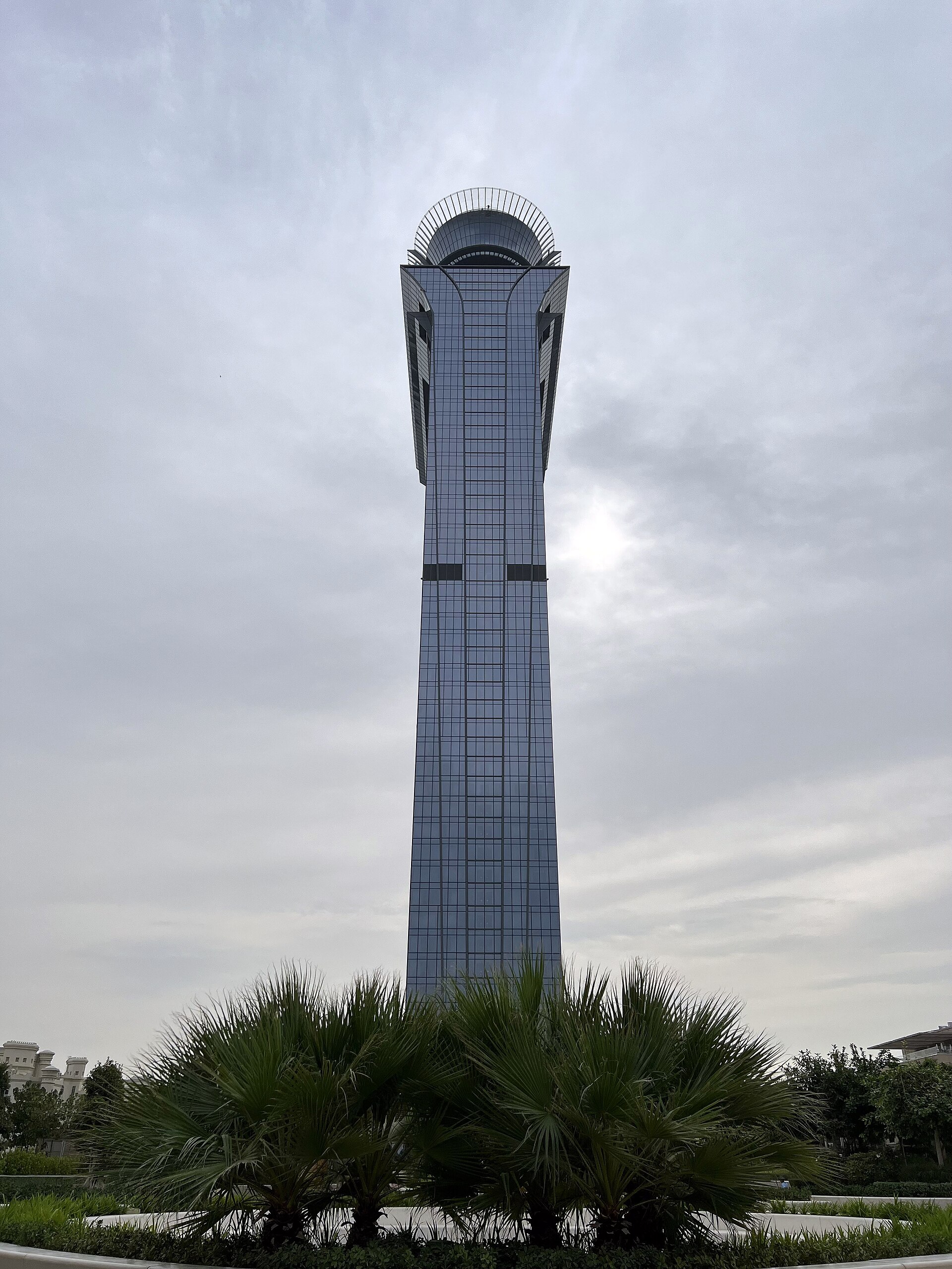 Palm Tower, ноябрь 2023 года. Наверху смотровая The View