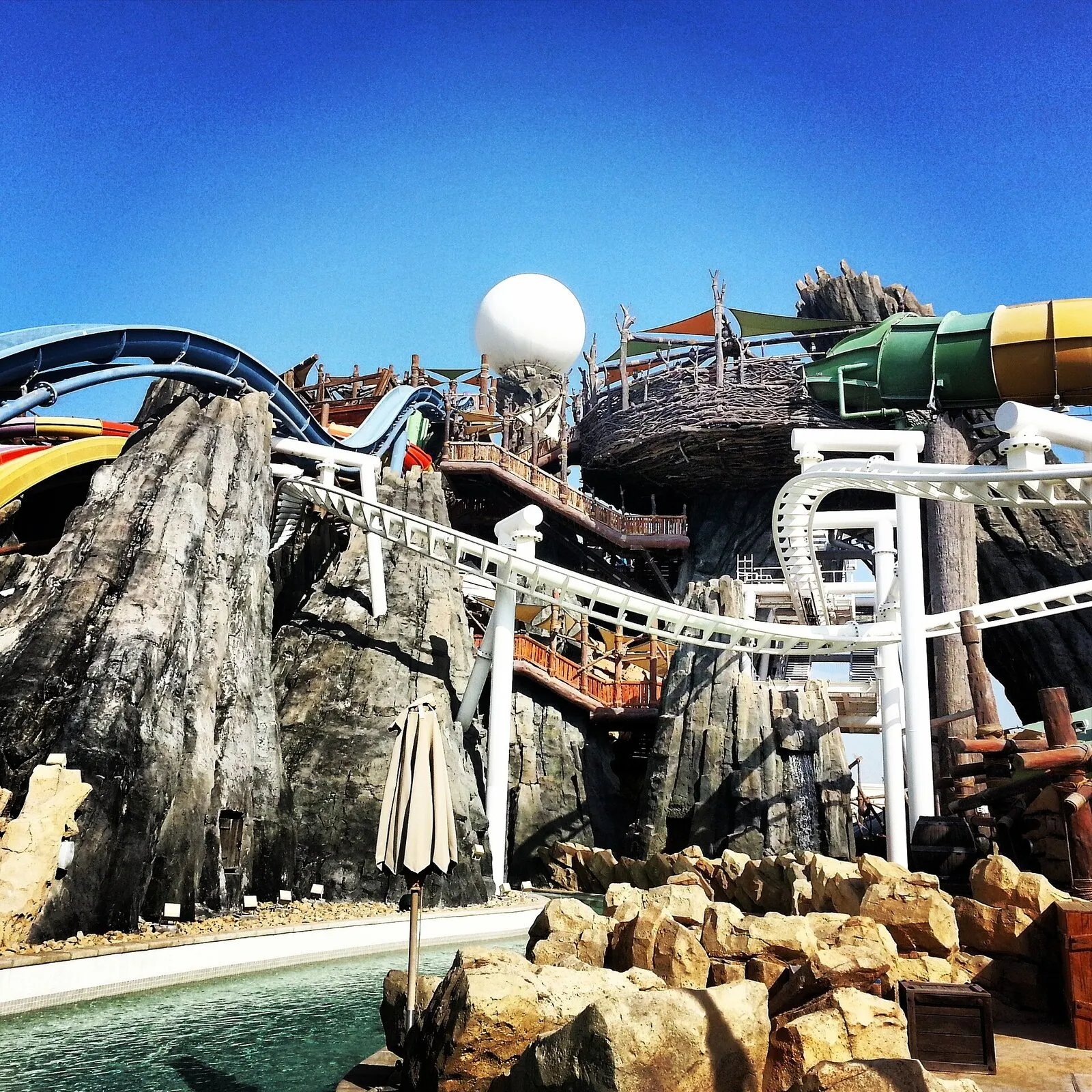 Аквапарк Yas Waterworld, открыт в январе 2013 года