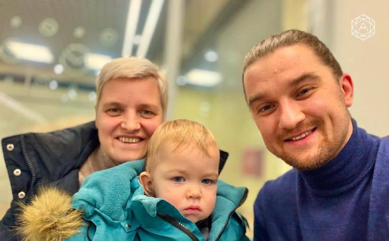 Пять месяцев поиска: Планы менялись от дома за городом до трёшки. Купили видовую квартиру в Приморском районе — в том же районе, где семья живёт.