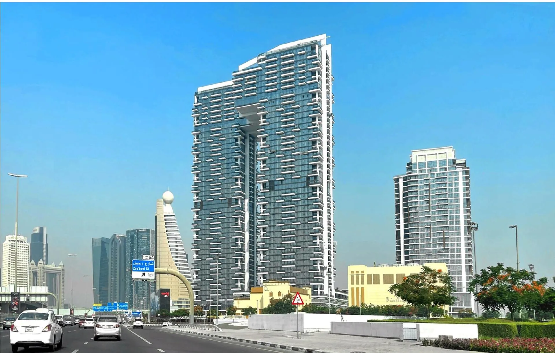 Башни 1 Residences со стороны дороги
