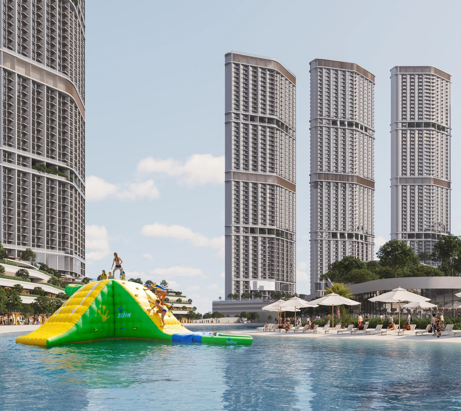 Надувная полоса препятствий на воде перед башнями Riverside Crescent