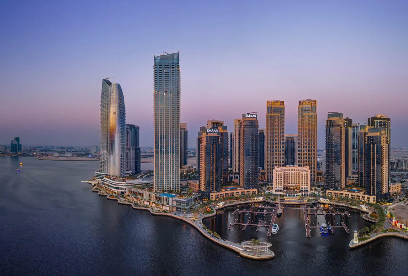 Остров Creek Island: марина и башни первых домов. Кадр Emaar