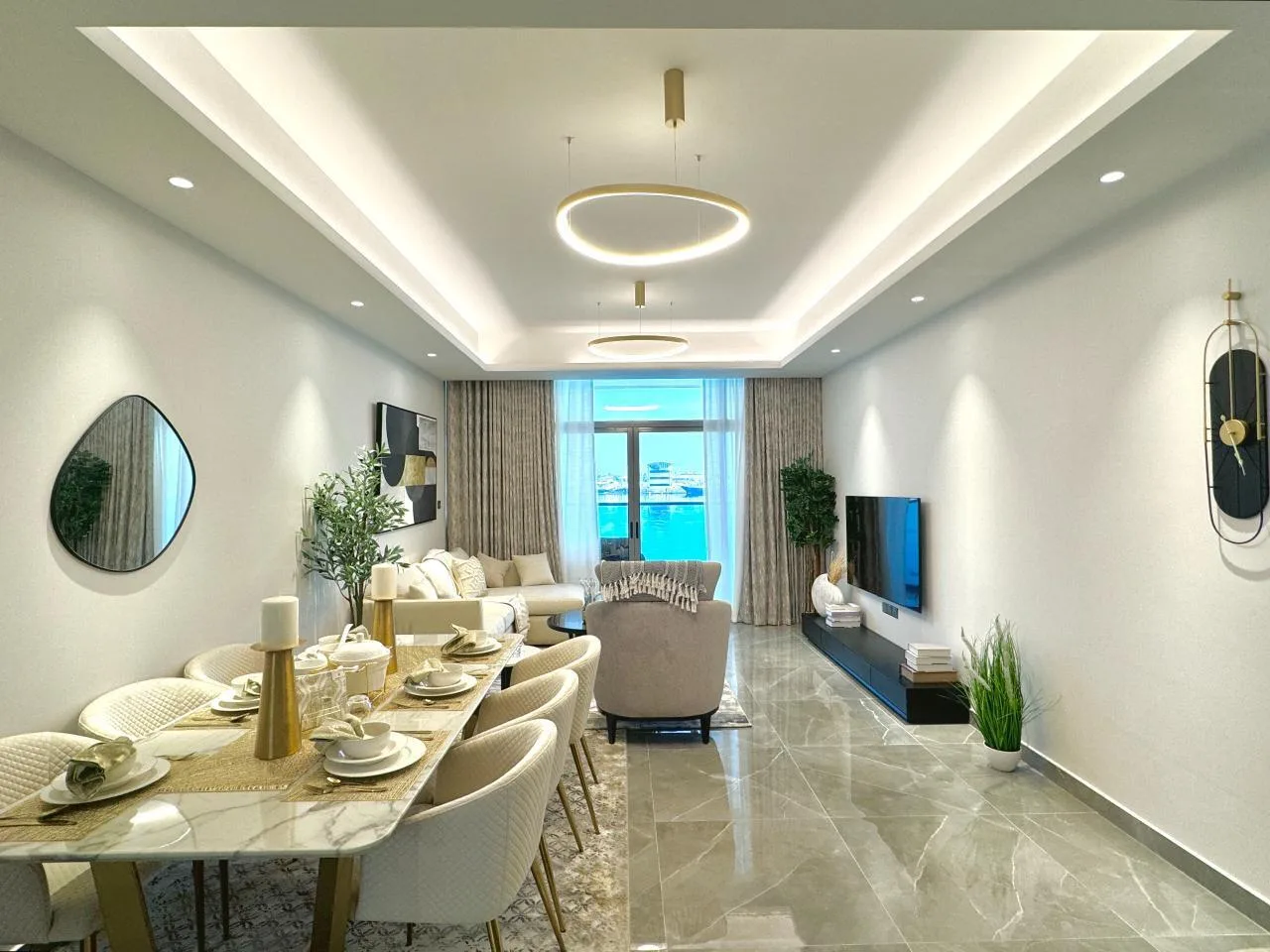 Гостиная и столовая в квартире Ajman Creek Towers