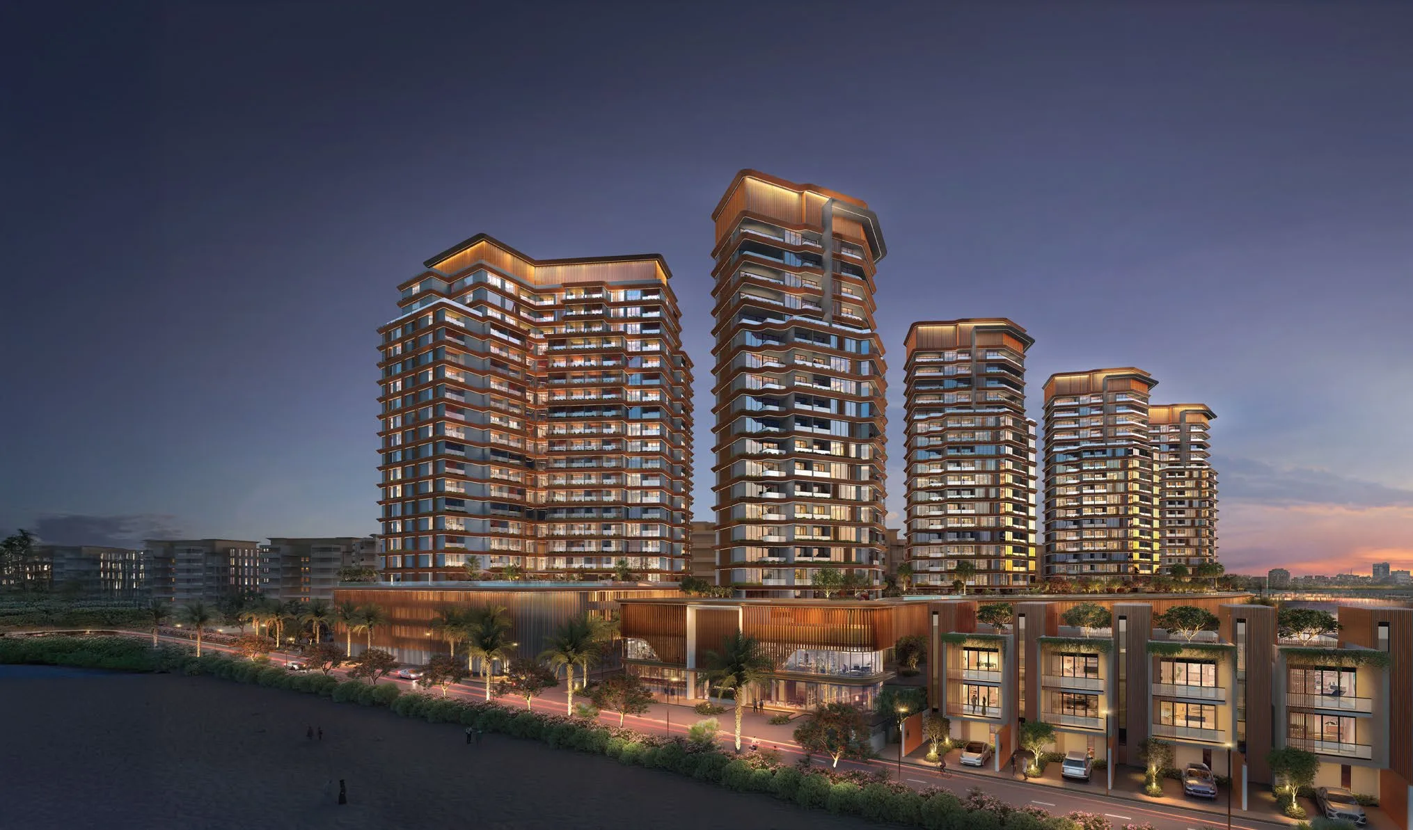 Таунхаусы и башни Al Hamra Waterfront вечером у пляжа