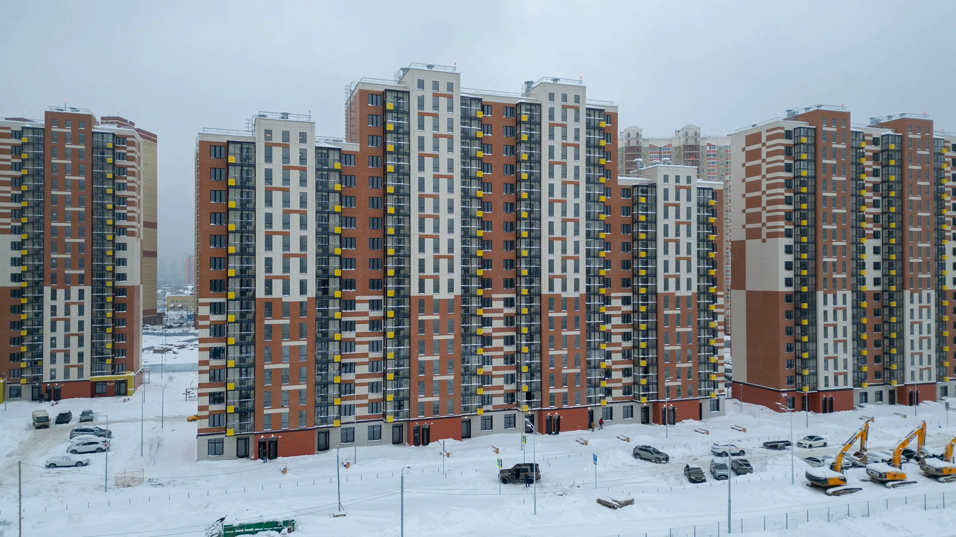 Три готовых корпуса квартала зимой 2026 года, фото со стройки