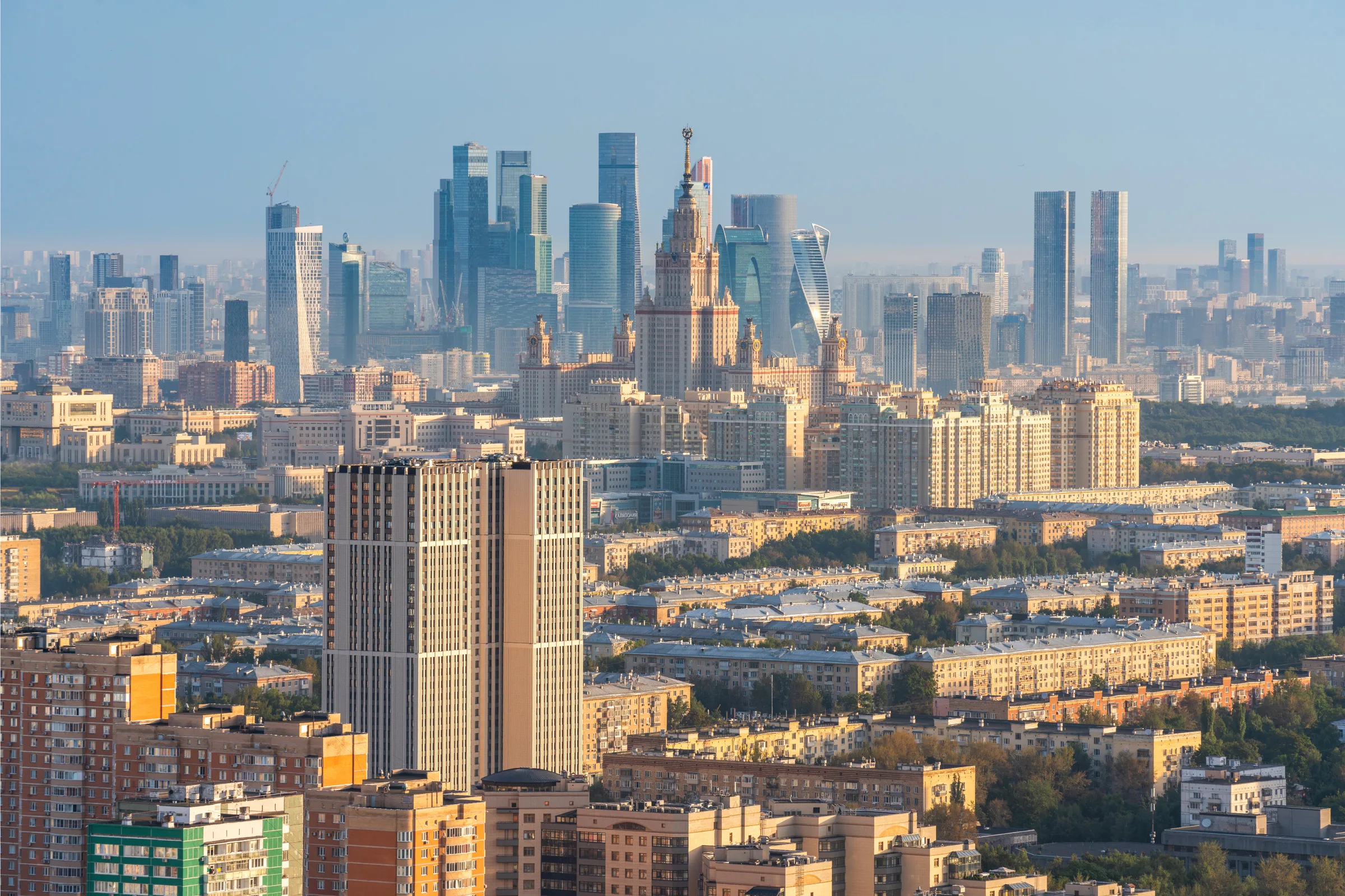 Главное здание МГУ и центр Москвы с высоты