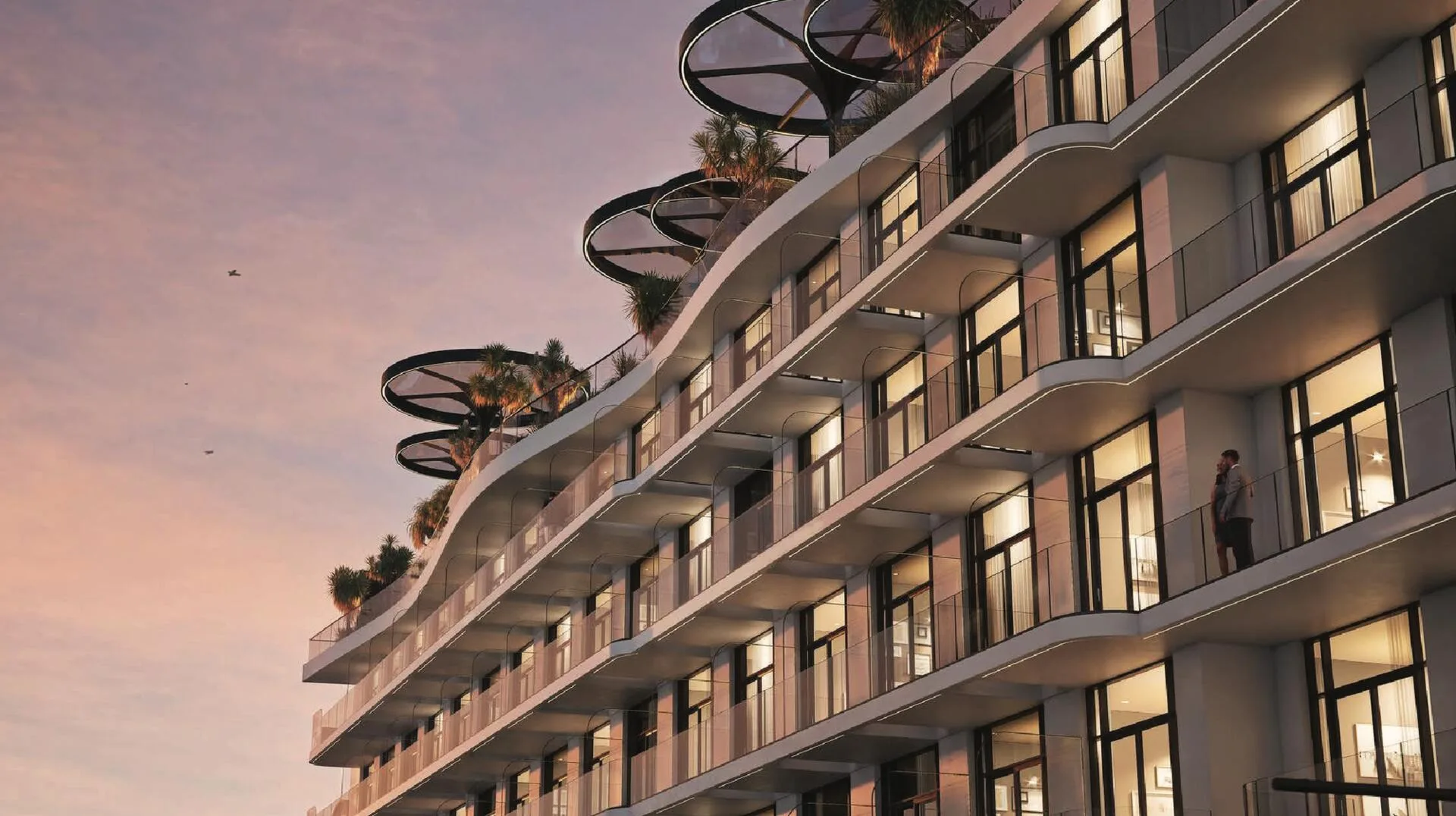 Балконы Avana Residences на закате