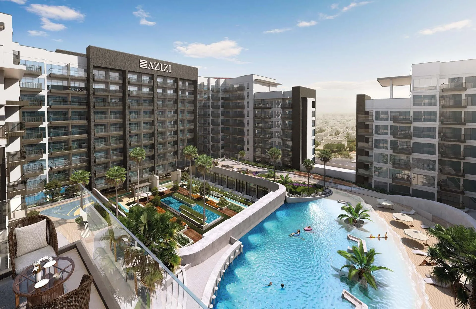 Вид с балкона Beach Oasis на бассейн-лагуну, песчаный берег и сады двора