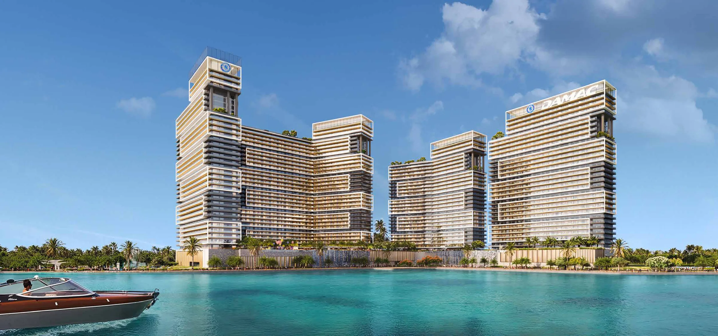 Башни Chelsea Residences с воды: набережная, пальмы и катер