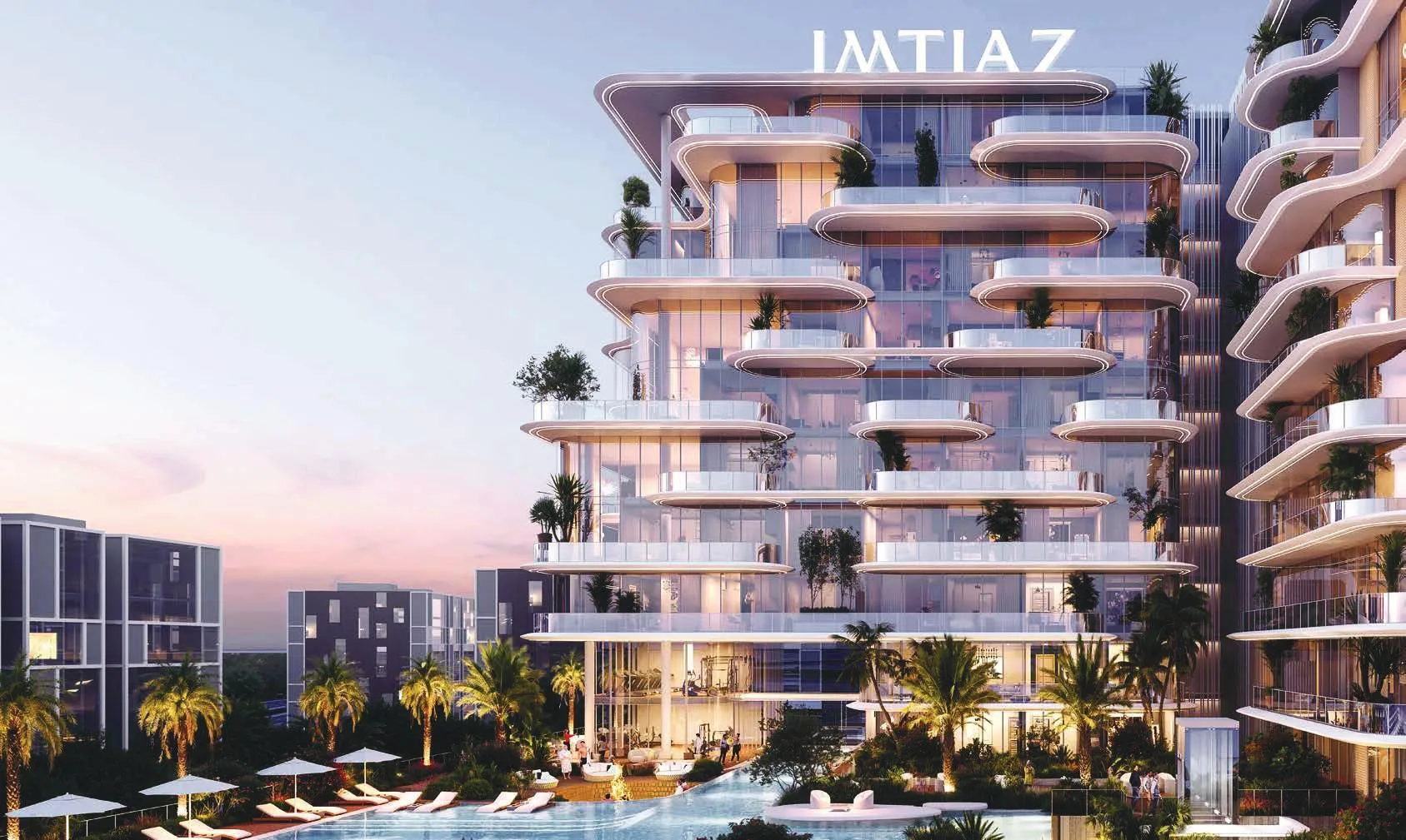 Côtier House 2 вечером: светлый фасад с изогнутыми балконами