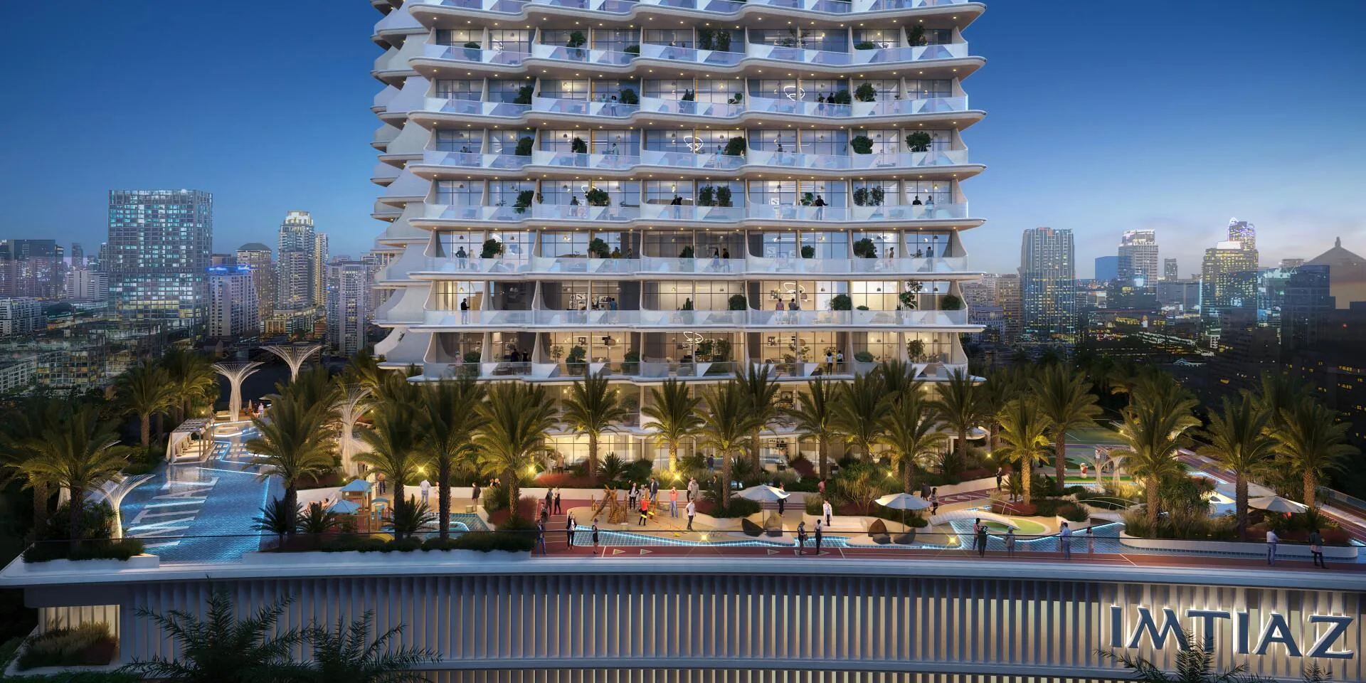 Сад Paradise Island вечером на фоне небоскрёбов