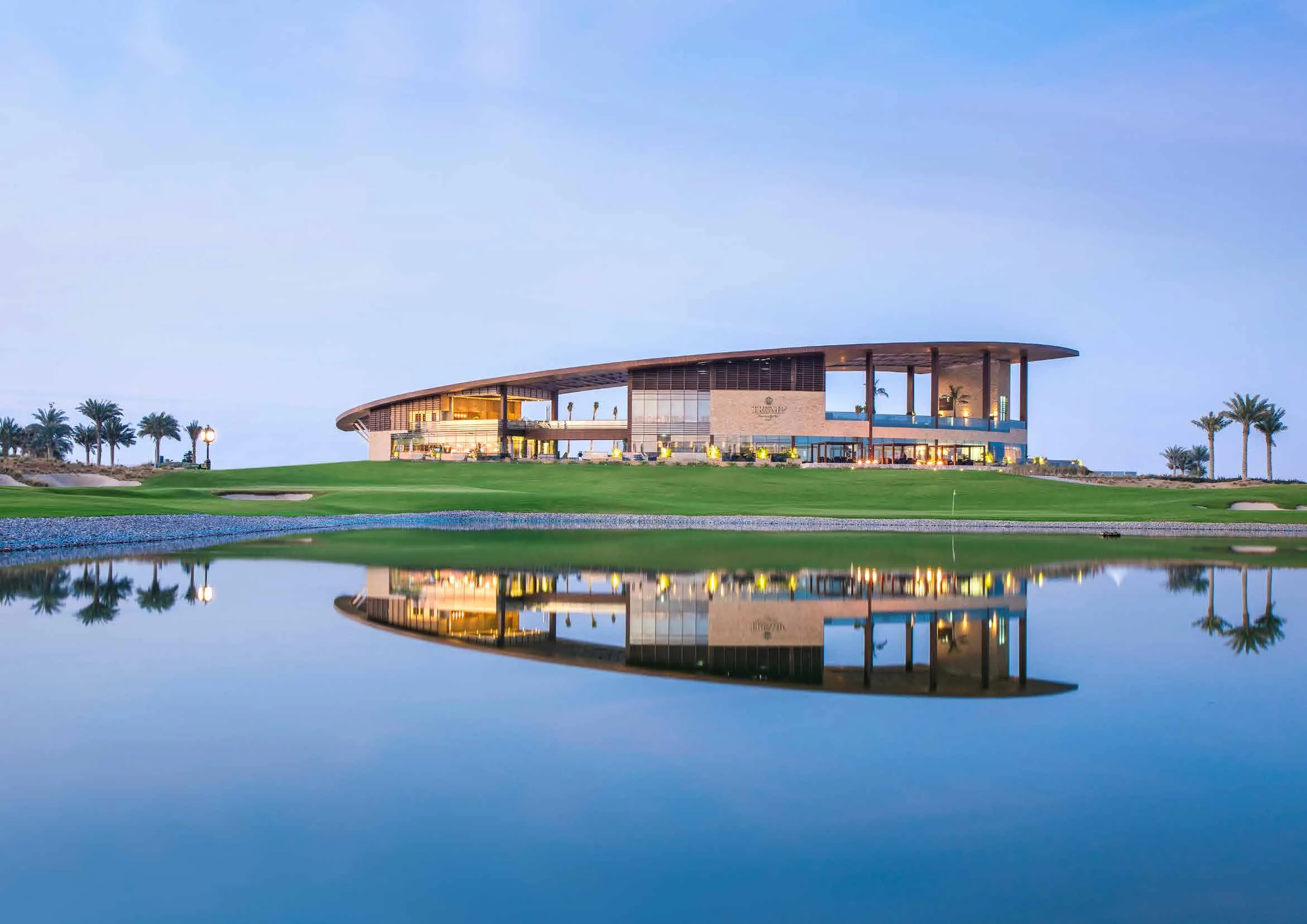 Trump International Golf Club в DAMAC Hills