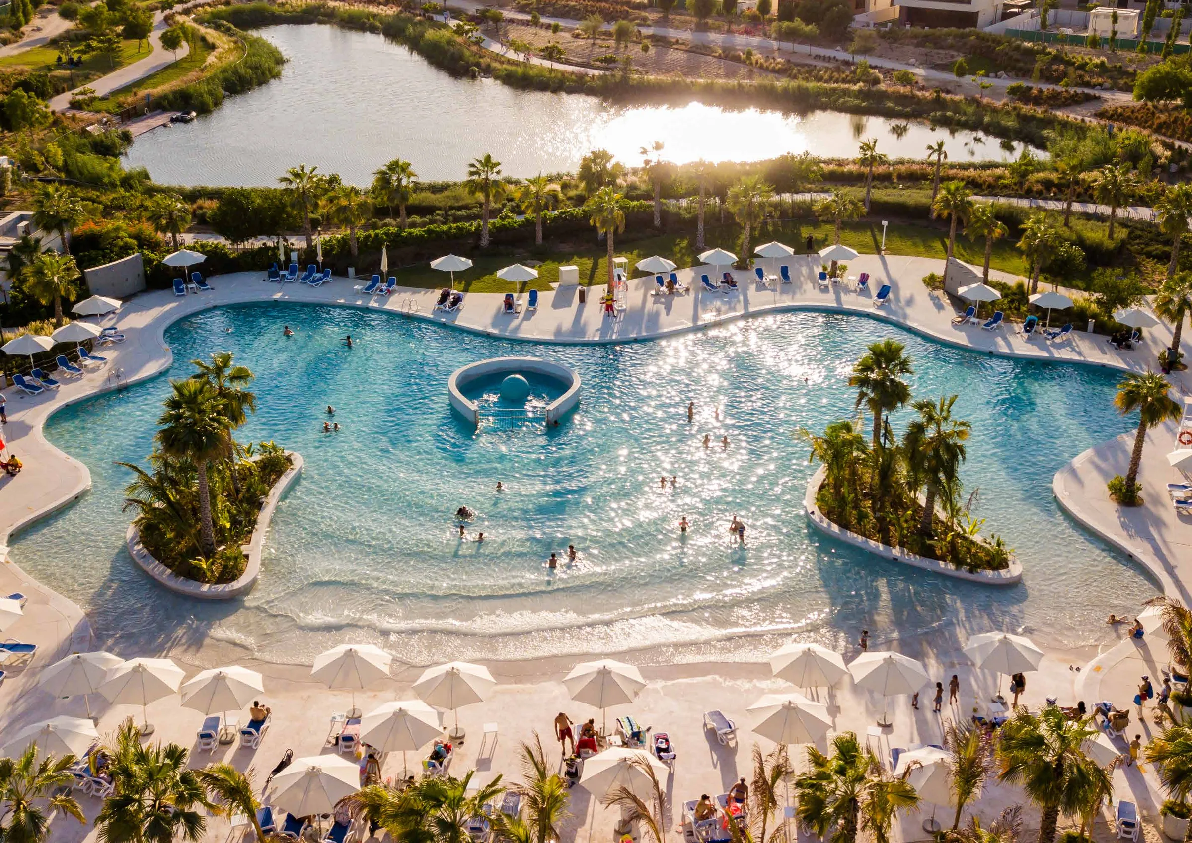 Волновой бассейн Malibu Bay в DAMAC Hills