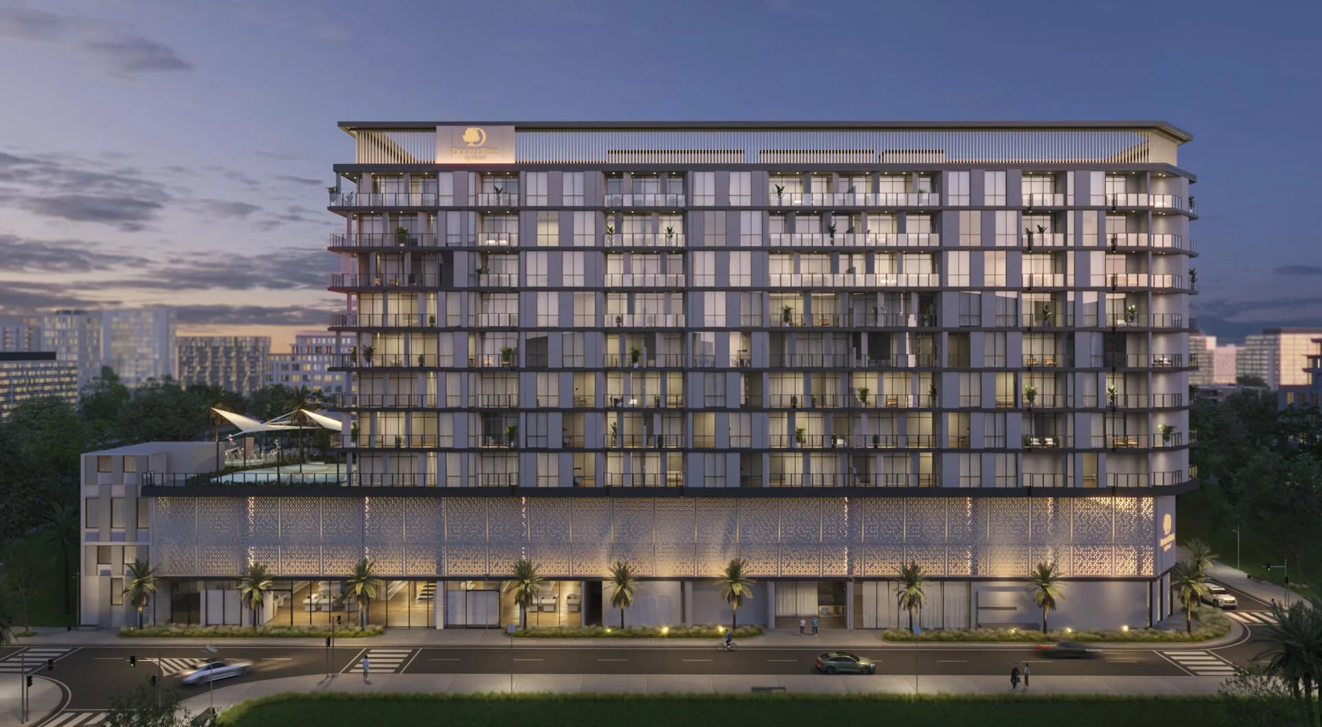 DoubleTree by Hilton Residences в сумерках на фоне городских кварталов
