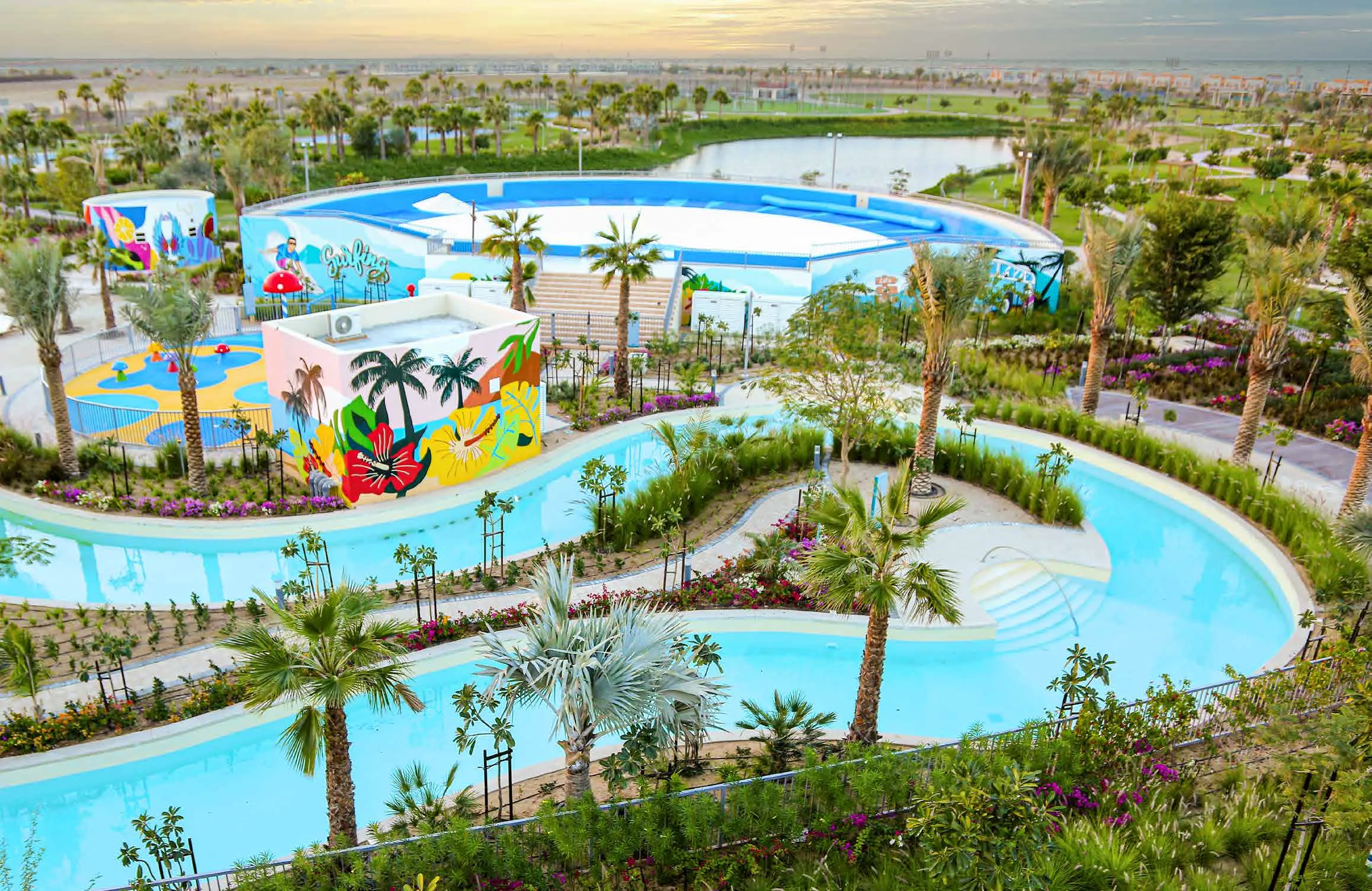 Water Town в DAMAC Hills 2: ленивая река, бассейны и пальмы