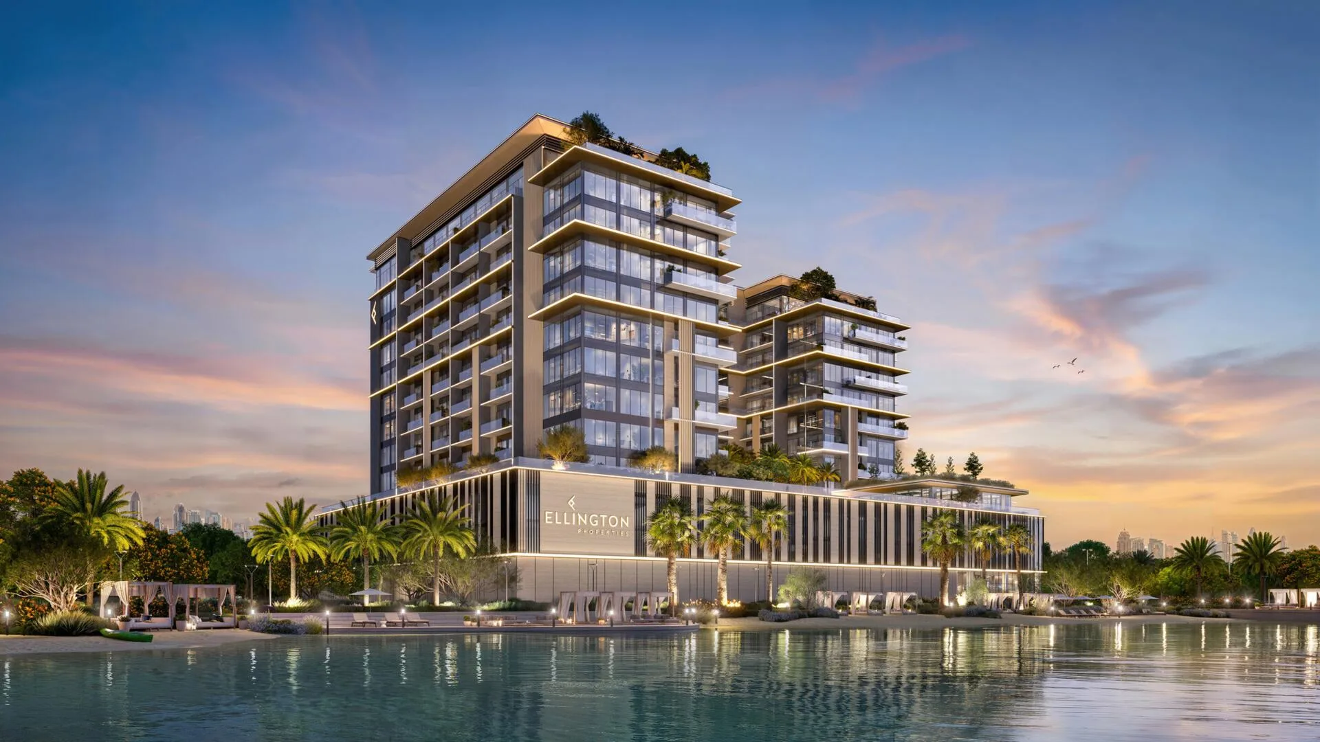Everly Place над водой лагуны в вечернем свете