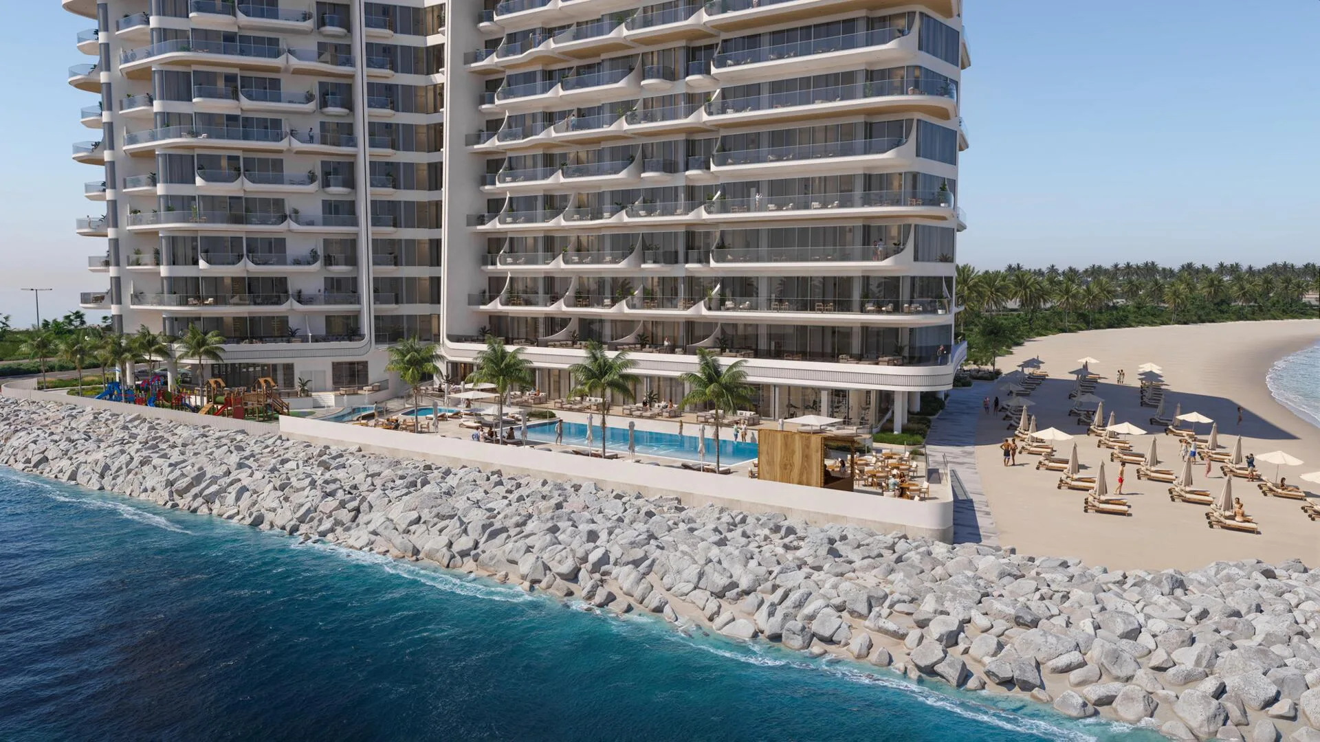 Бассейн и шезлонги Fortune Bay Residences у берега