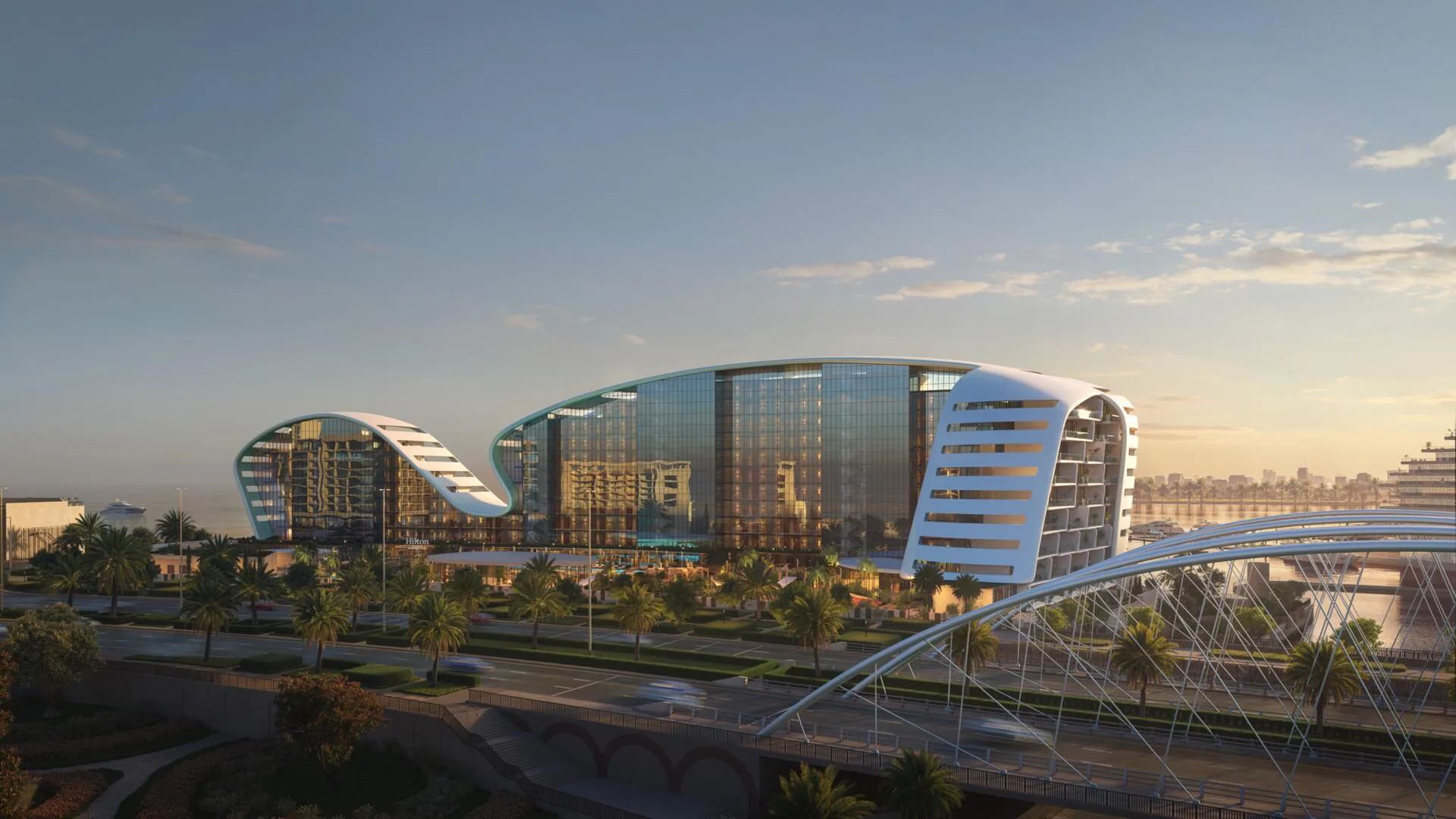 Hilton Residences на рассвете, стеклянный фасад и арочный мост