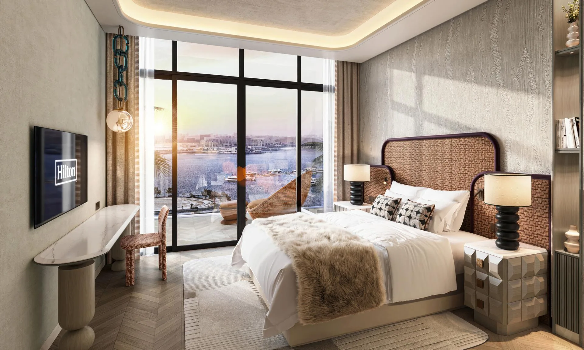 Спальня в Hilton Residences с панорамным окном на воду