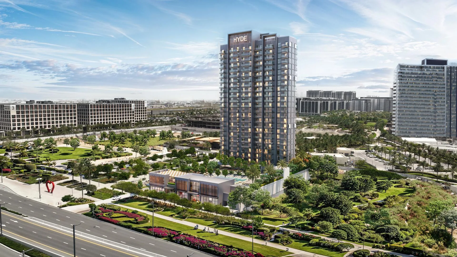 Hyde Residences и бульвар перед домом