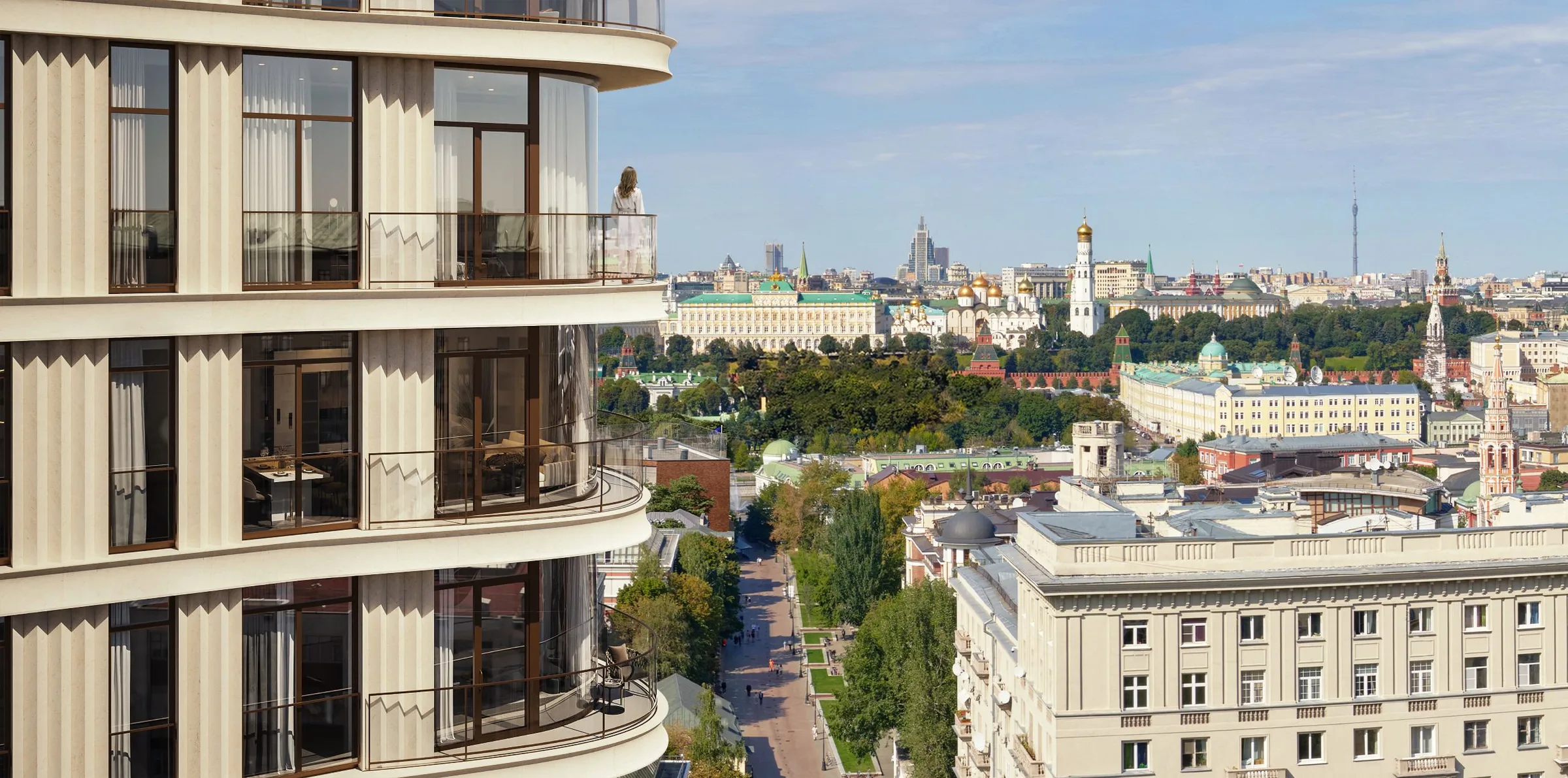 Корпус «Лаврушинского» с эркерами, за ним Кремль