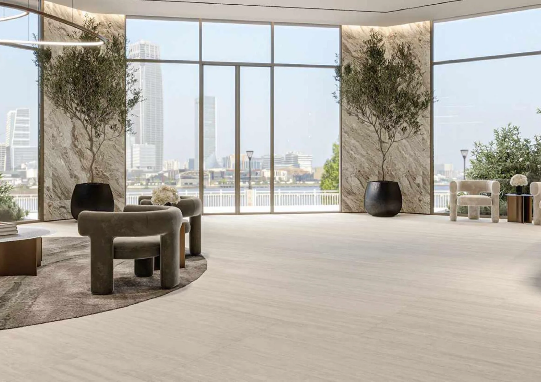 Лобби Mayfair Gardens: кресла у панорамных окон с видом на город