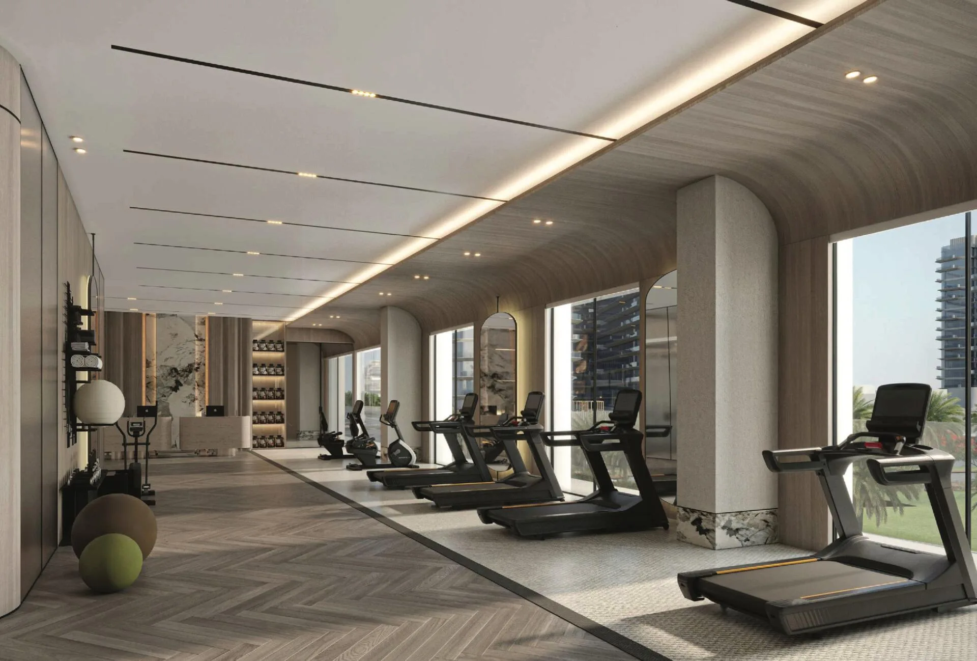Спортзал Mirasol II с беговыми дорожками у окон