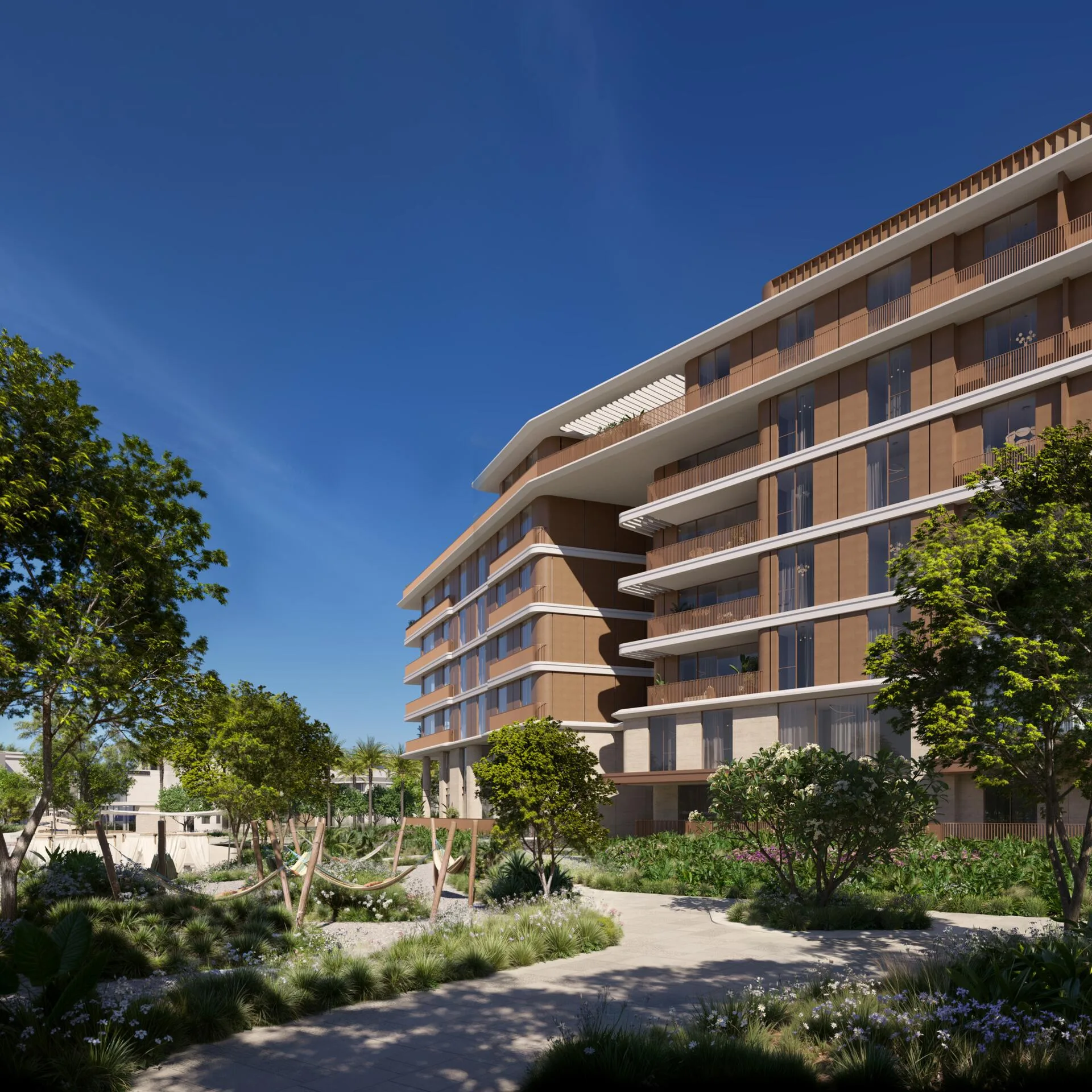 Дом Palm Central с уступами террас среди сада