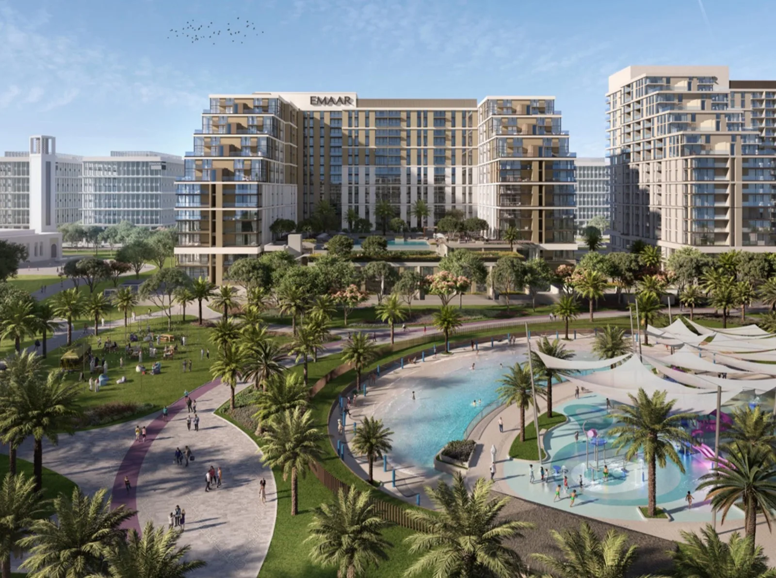 Parkside Views со стороны парка: корпус, газоны и водная площадка
