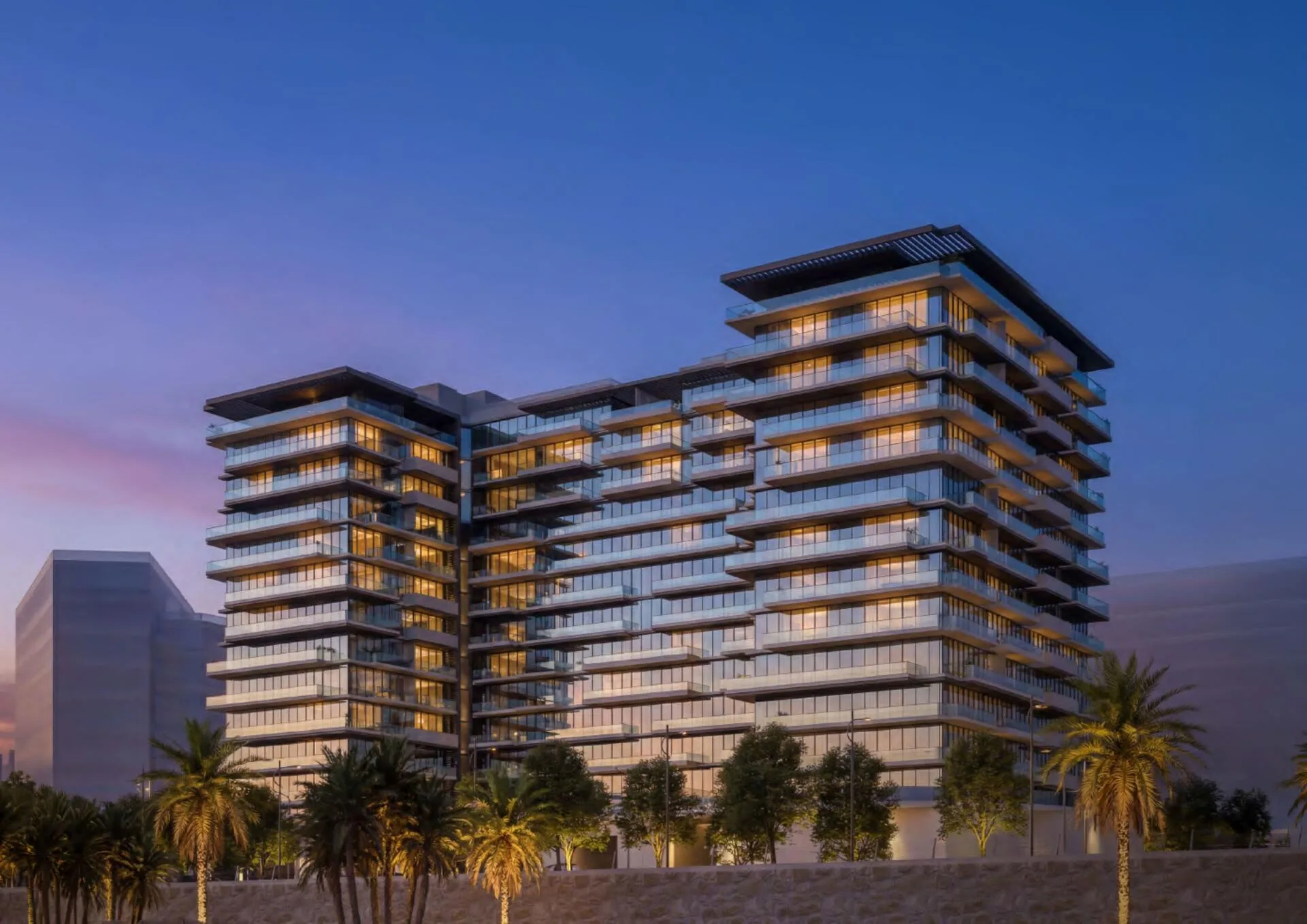 Pearl Beach View в сумерках: светятся окна двенадцати этажей