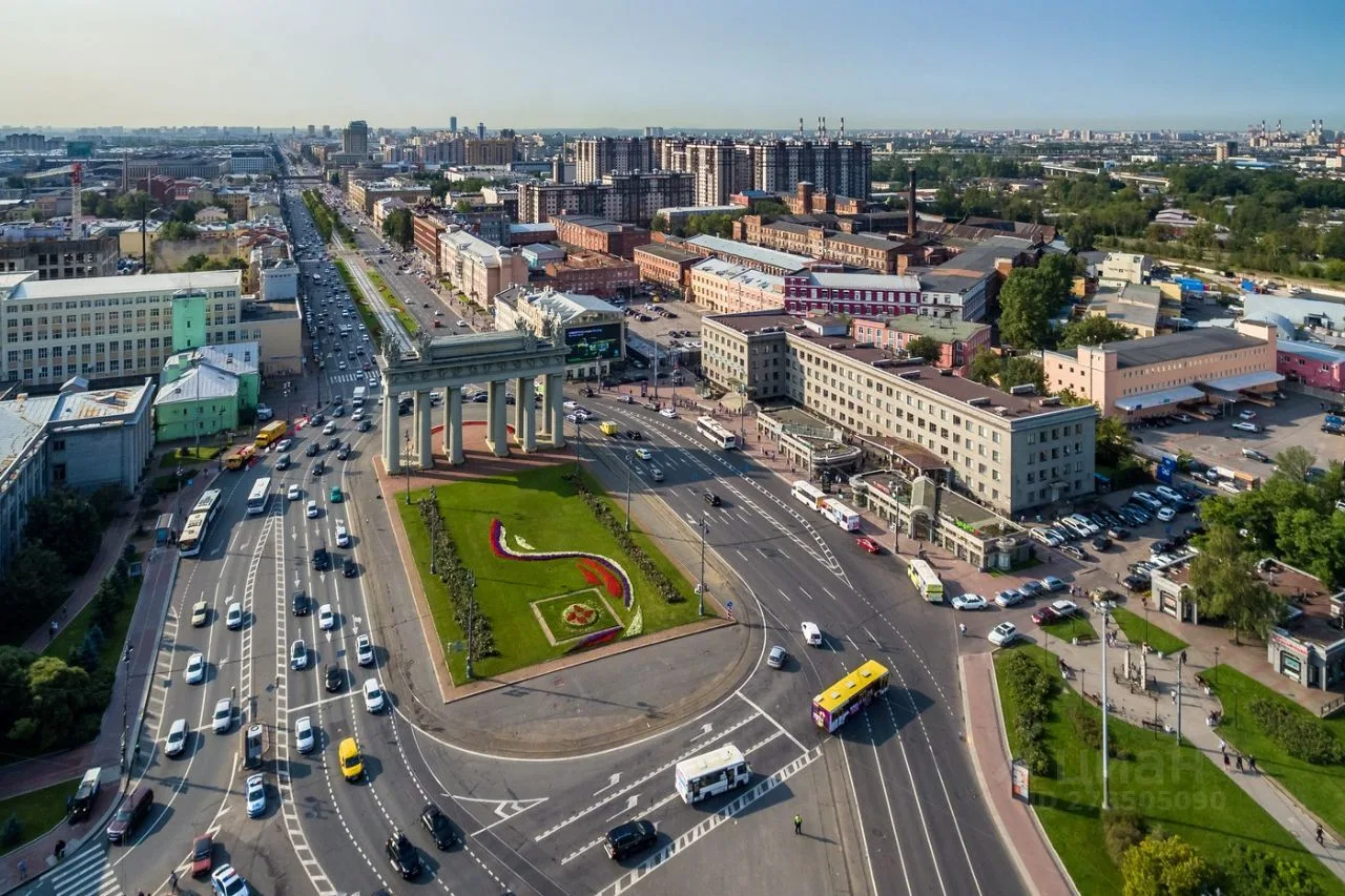 Московские ворота с высоты: площадь с развязкой, Московский проспект уходит к центру