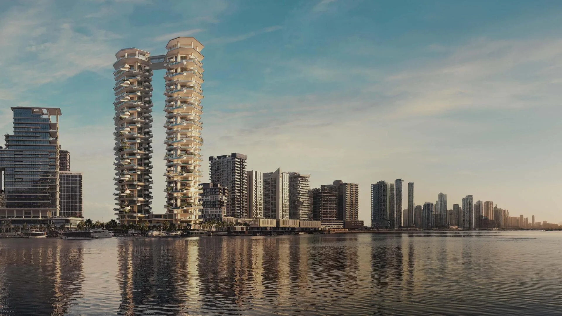Башни Regent Residences Dubai у воды