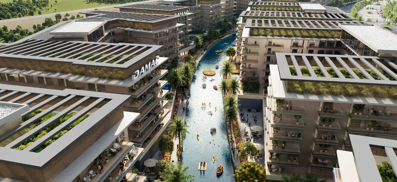 Канал с лодками между корпусами Riverside Views сверху