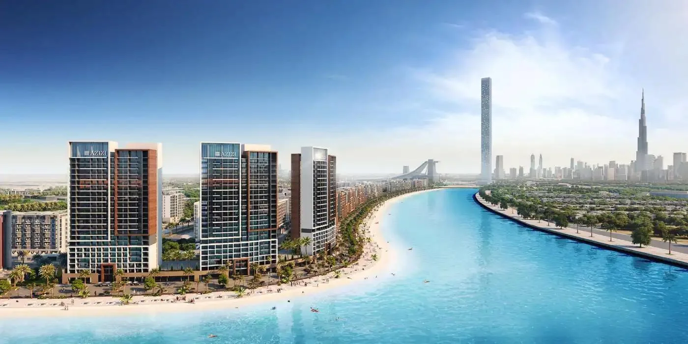 Три башни Riviera Beachfront на берегу лагуны, вид с высоты