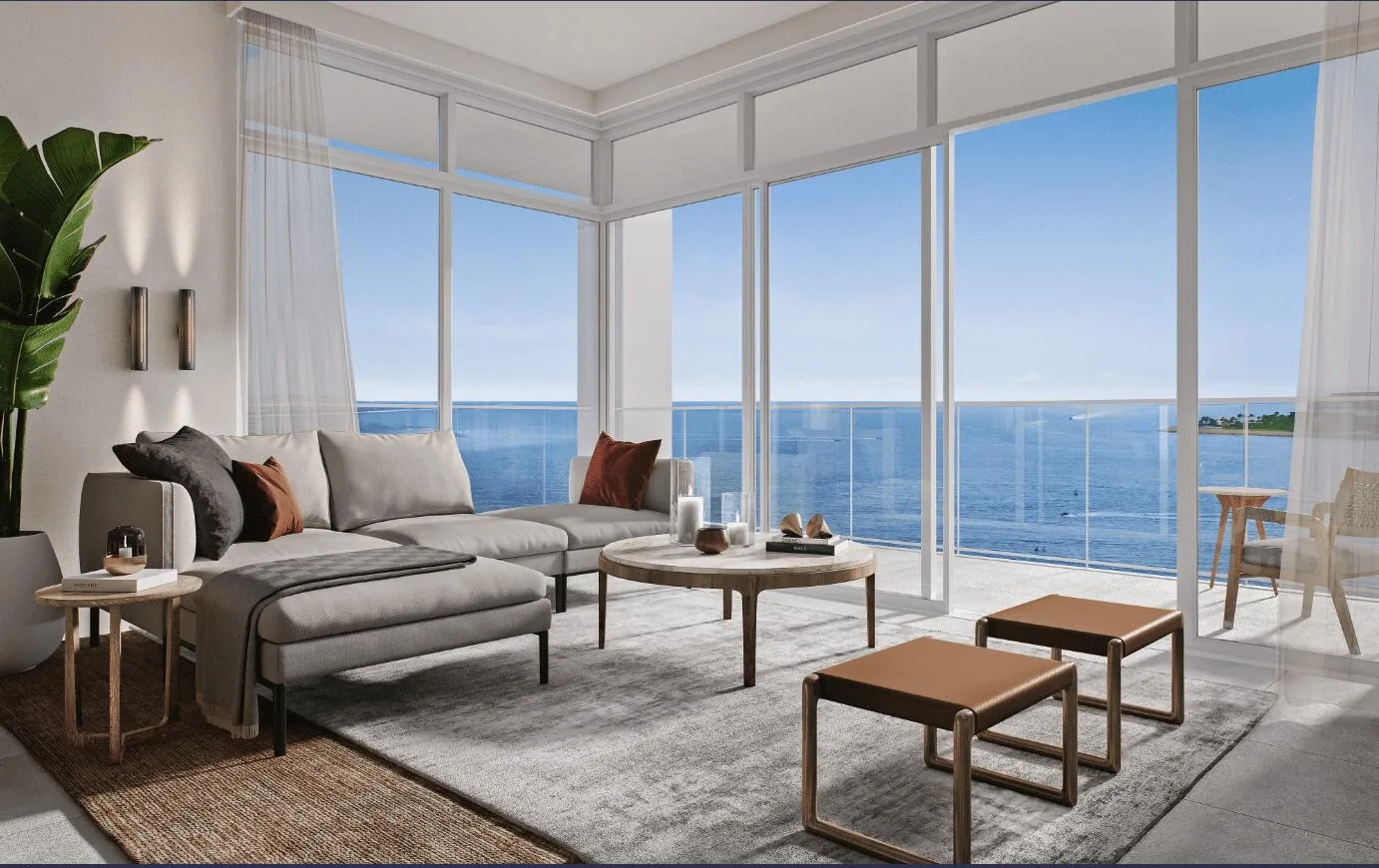 Угловая гостиная в квартире SeaHaven с окнами на море
