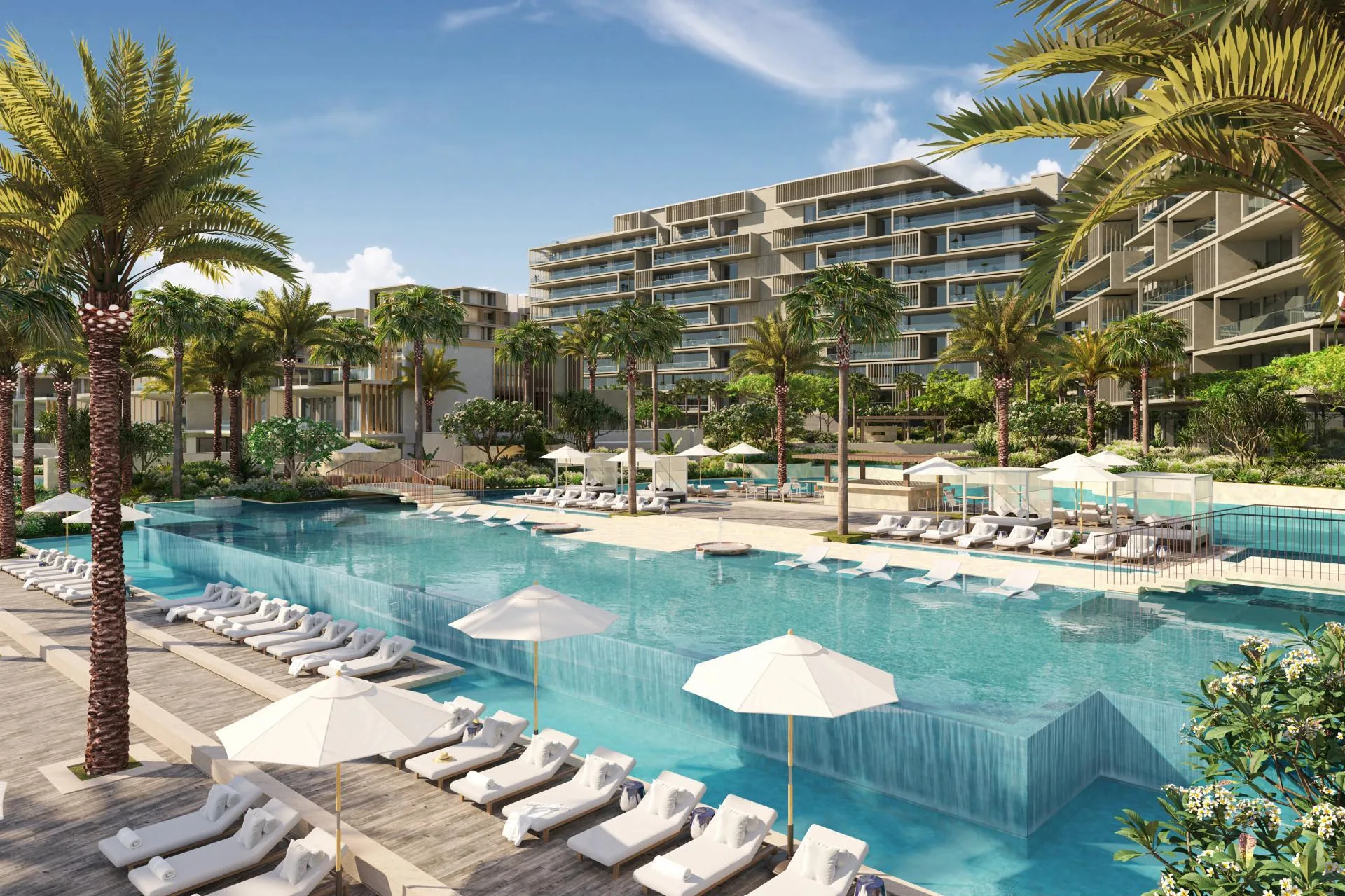 Бассейн среди пальм у корпусов Six Senses Residences