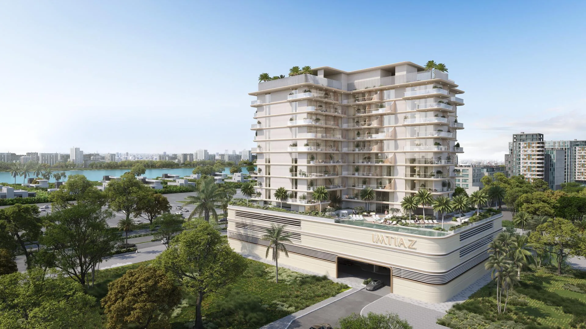 Sunset Bay Grand на фоне воды и новых кварталов острова