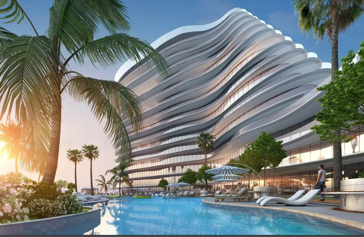 Бассейн у подножия волнистой башни The Beach Residences
