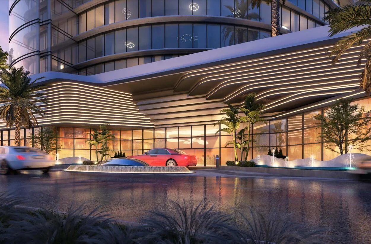Подъезд к The Beach Residences вечером: подсвеченный навес и фонтаны