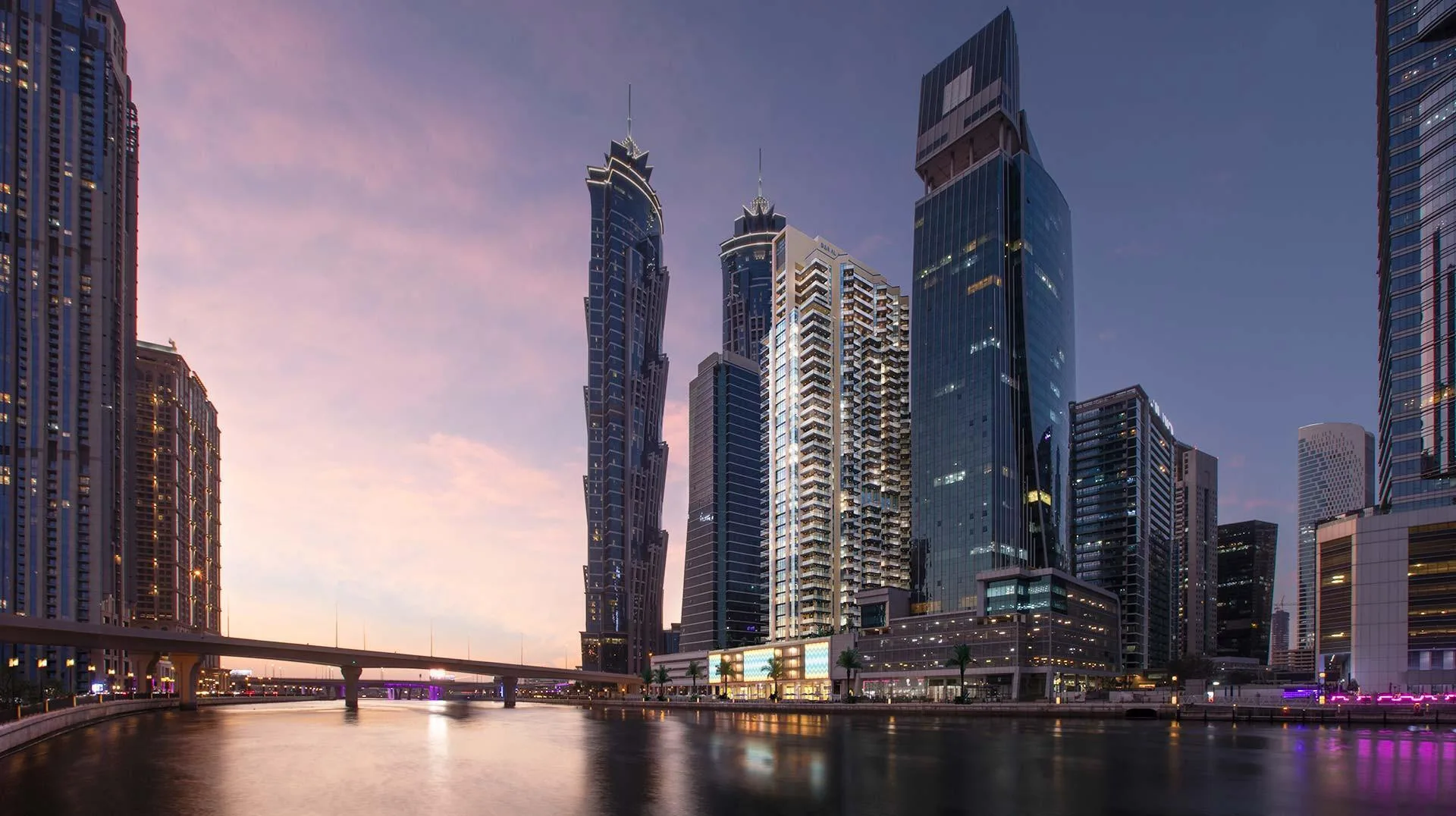 Башня Urban Oasis вечером