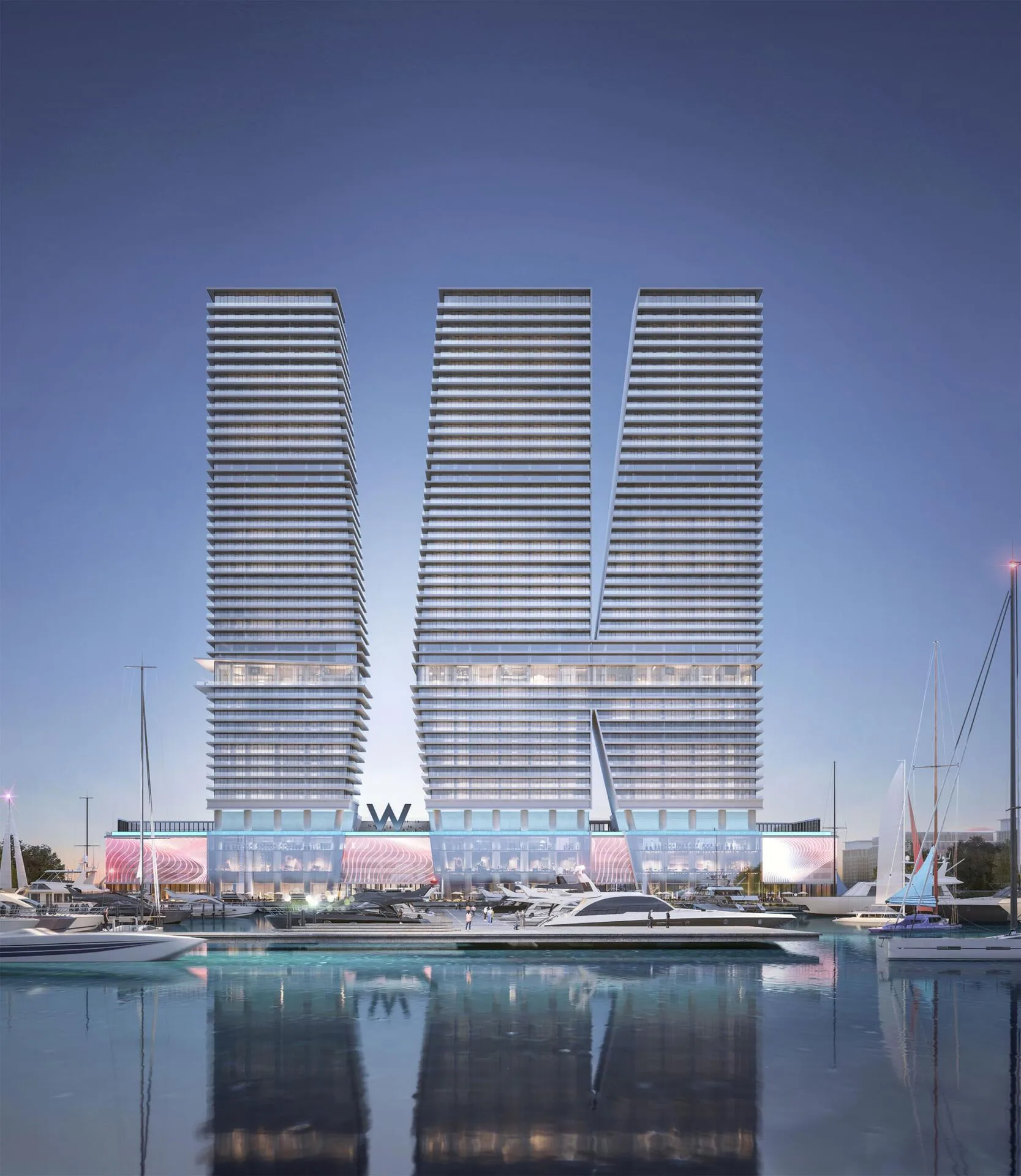 Три башни W Residences отражаются в воде марины