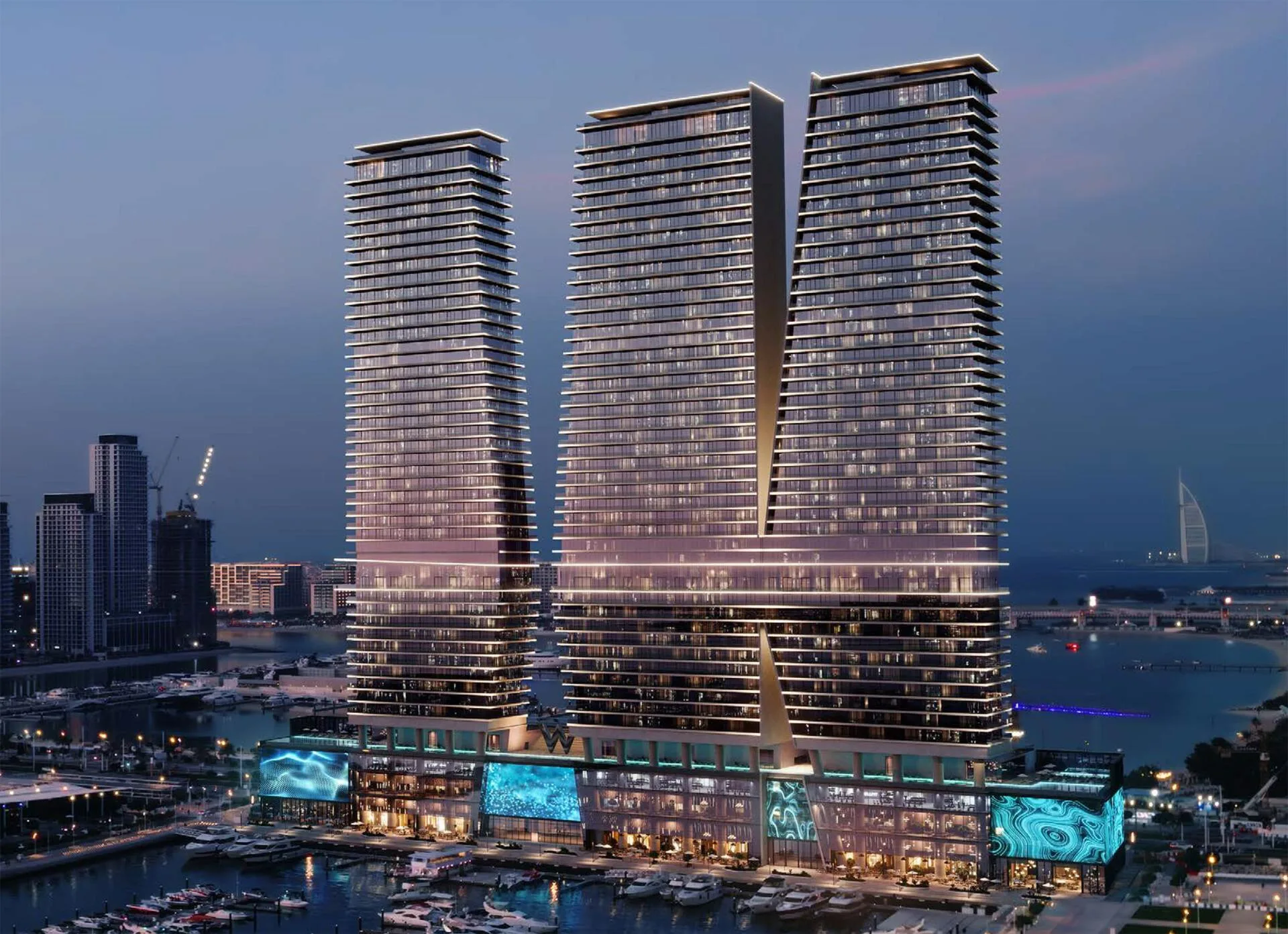 Три башни W Residences и подсвеченный подиум у марины