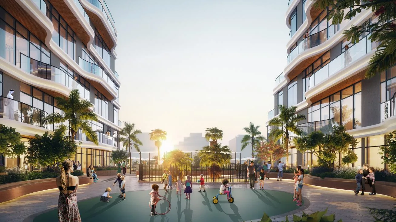 Двор Zephyra Residences с детской площадкой